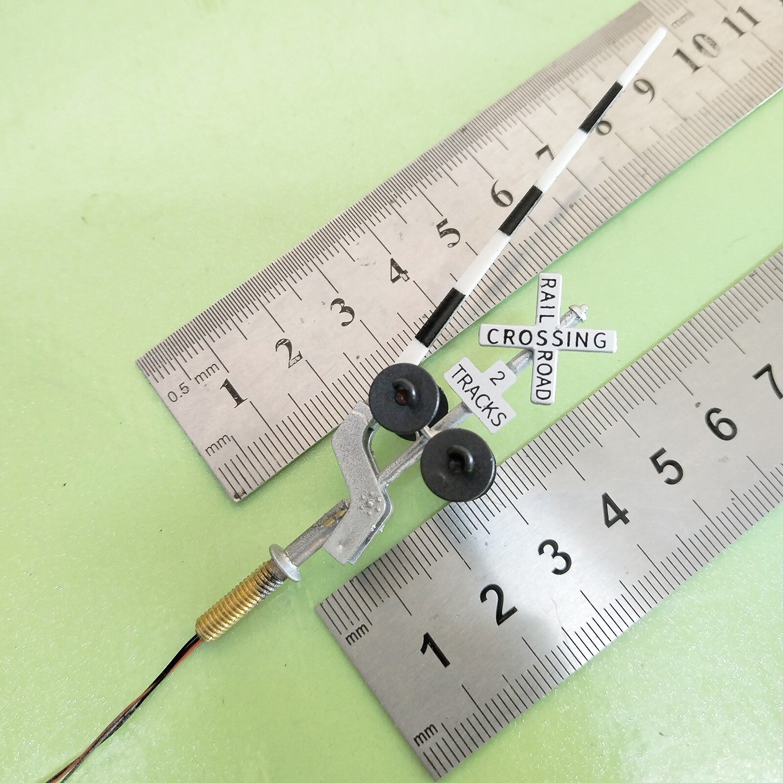 2 x HO scale railroad grade crossing signal black arm gate stop lever #S42RB