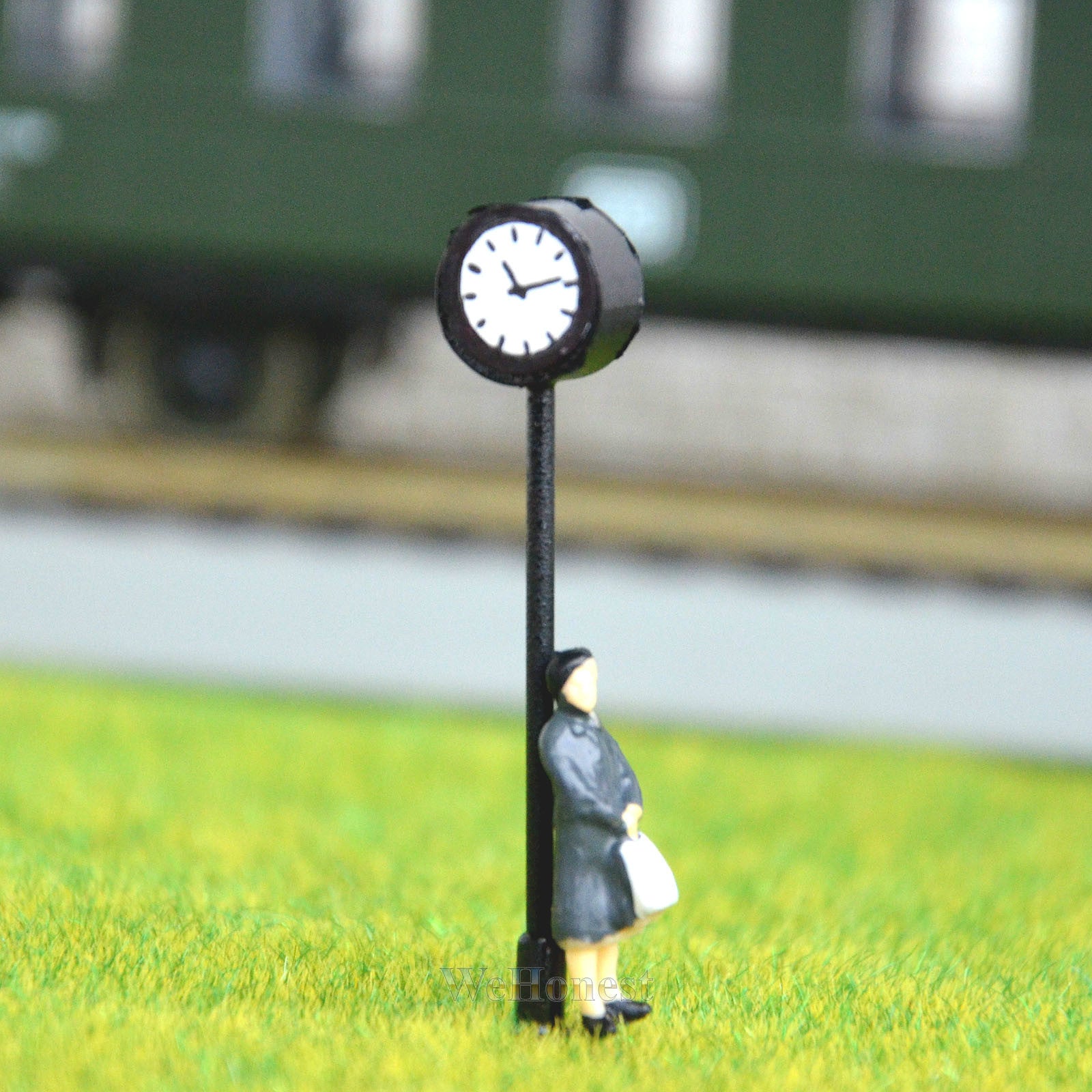 5 pcs HO scale LED made Station Platform Clock Lamps 2 faces lights lamp posts