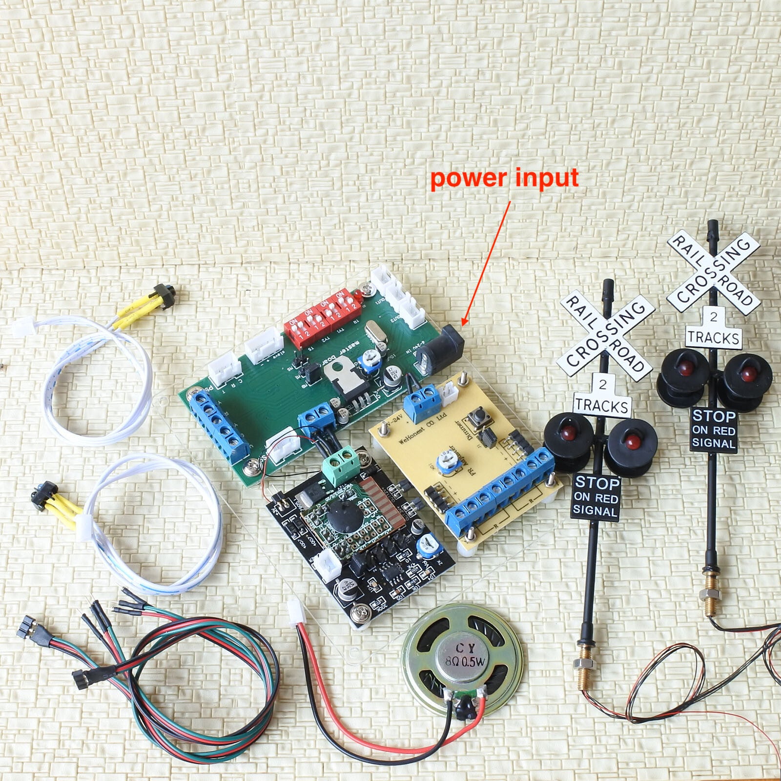 1 set O scale crossing signals +  automatic control system sound effect & flash