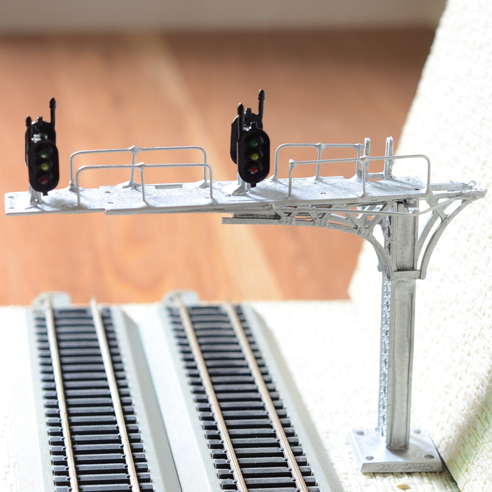 1 x HO / OO silver cantilever block signal bridge tower LED 2 Track 2 directions