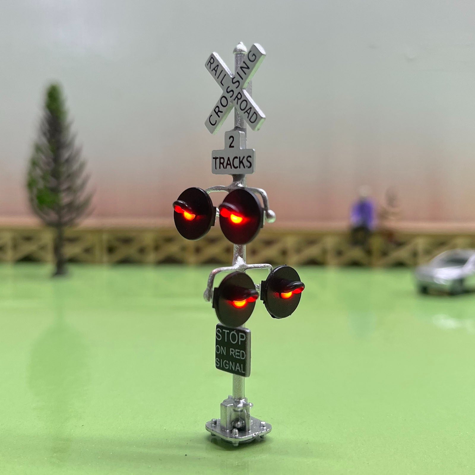 2 x HO scale railroad grade crossing signal with side assistant signal #CWS2