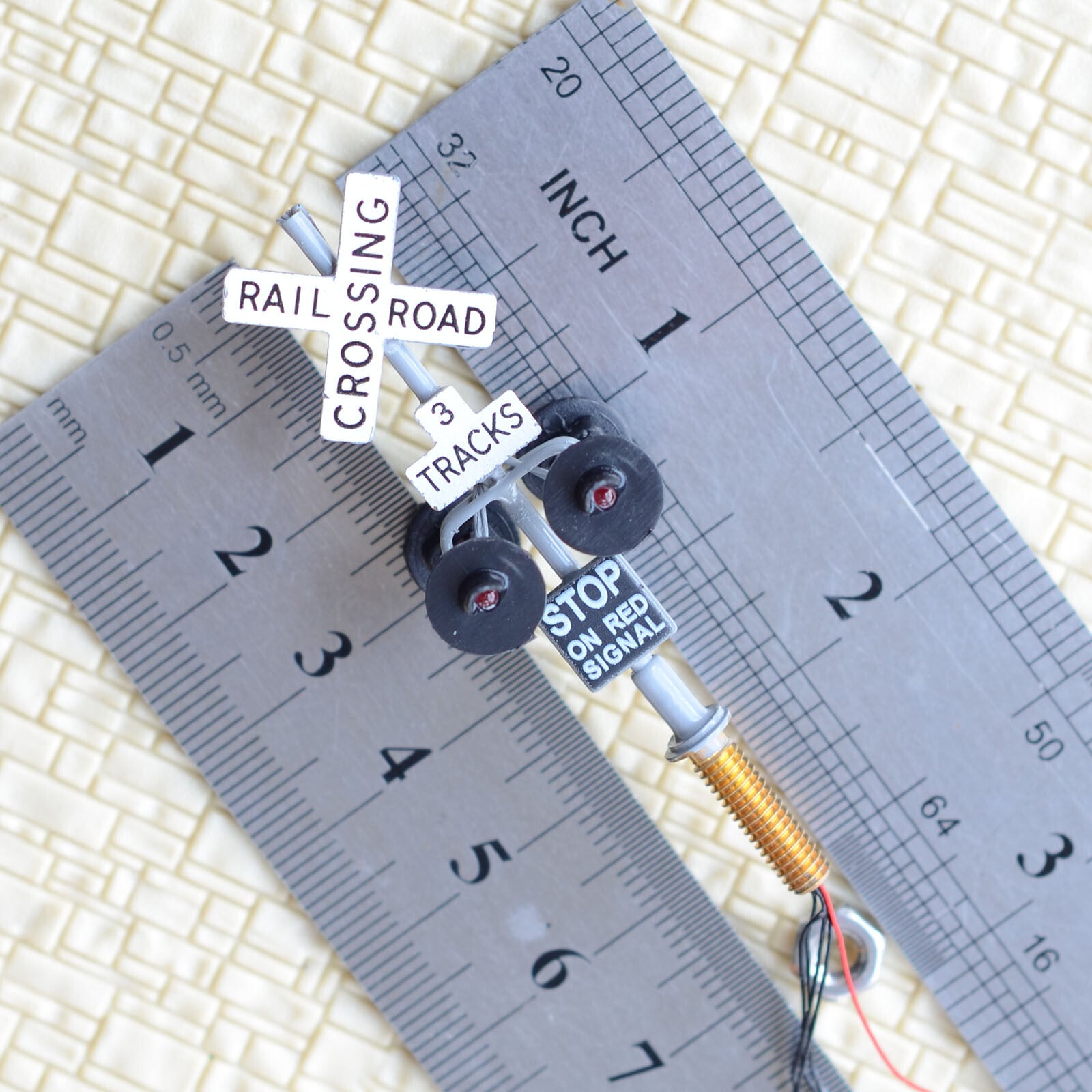 1 x HO scale 3 tracks grade crossing signal gray LED made 4 target faces #3G4