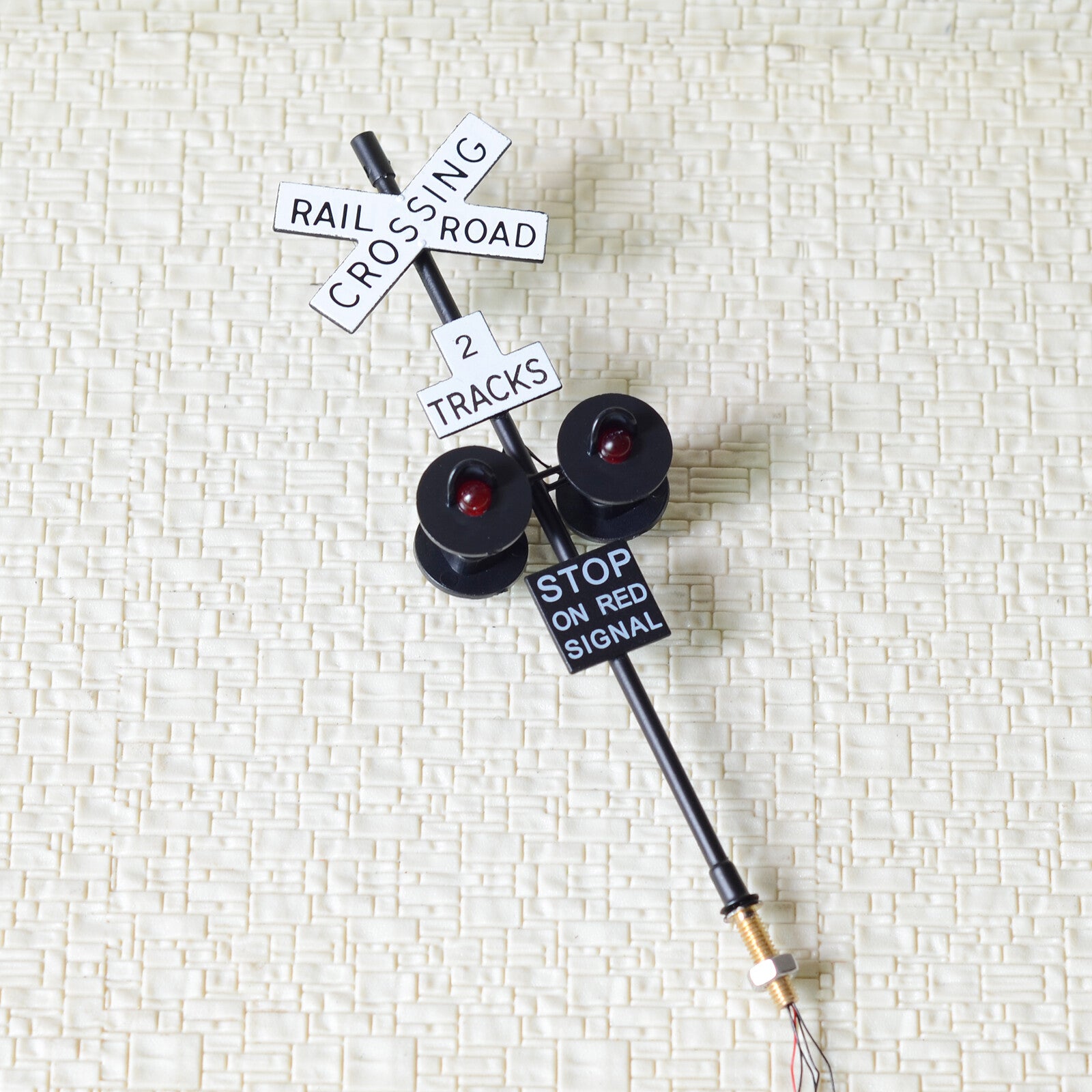 2 x O scale railroad crossing signals 4 heads + 1 circuit board flasher #2BL4X