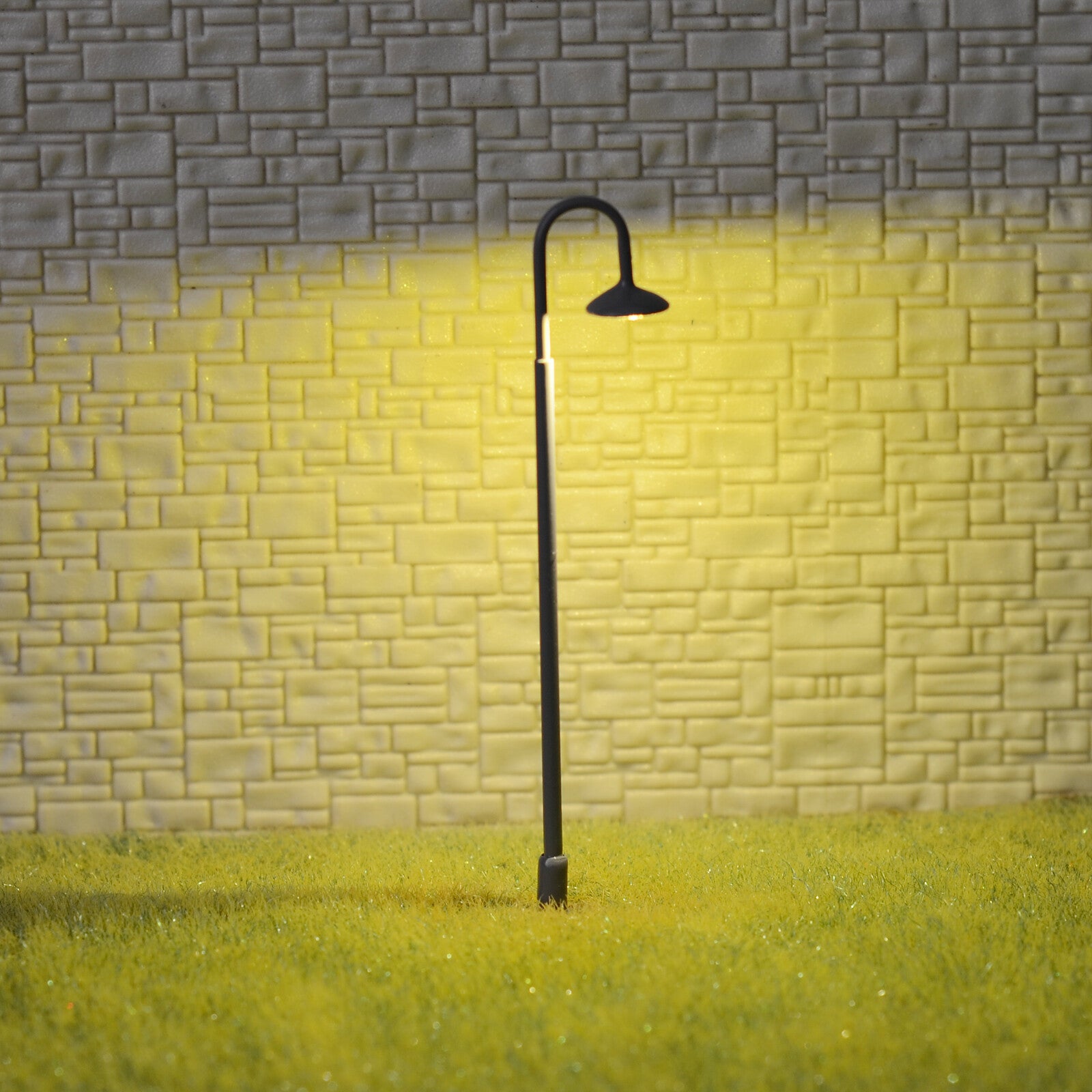5 x OO / HO scale LED street light railway path Lamp post with screw base #705GR