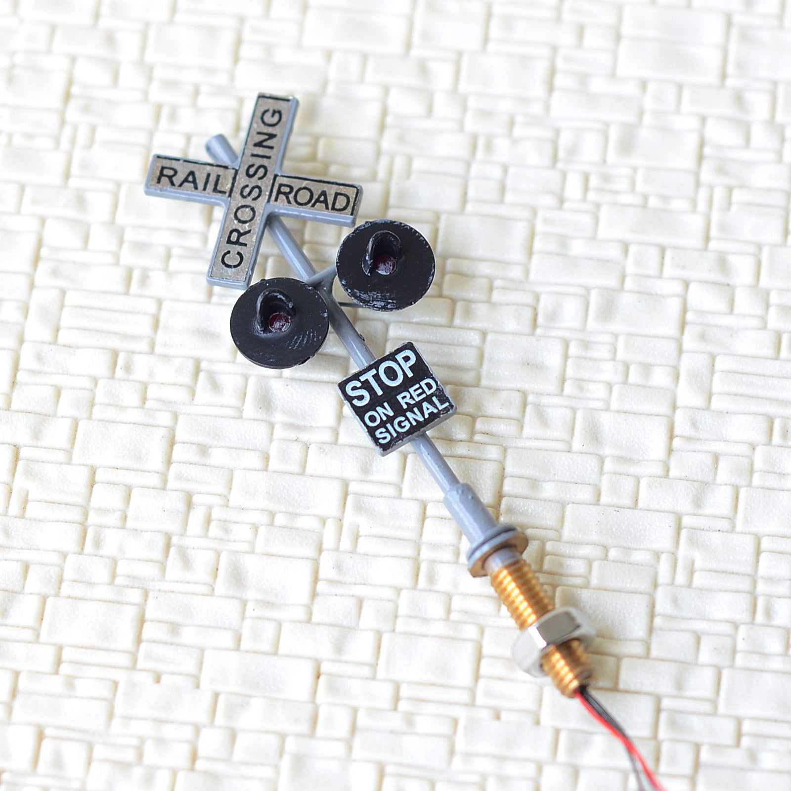 2 x HO Scale Railroad Crossing Signals 2mm LED made + Circuit board flashers #GR