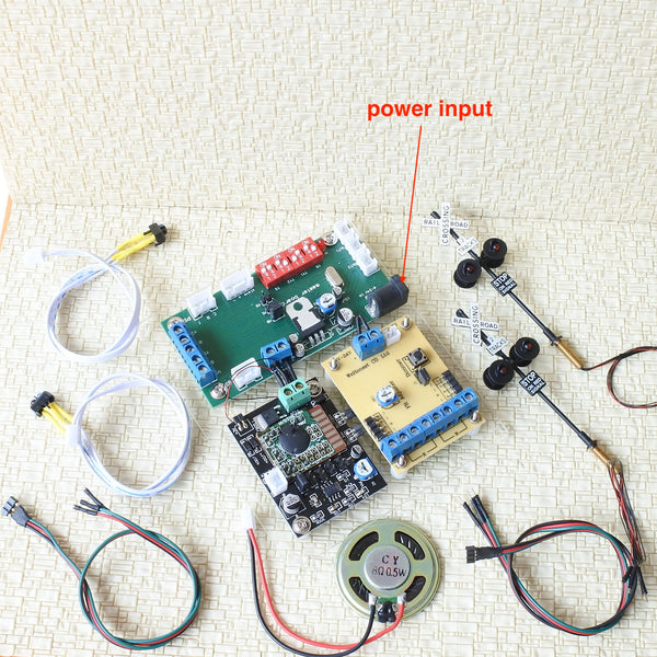 1 set OO scale crossing signals +  automatic control system sound effect & flash