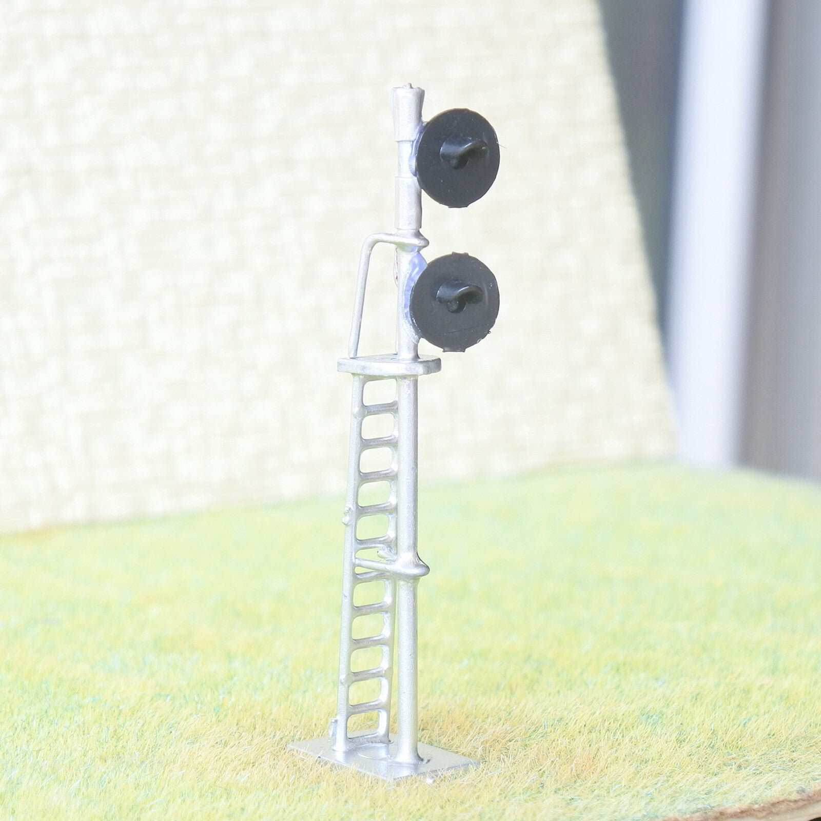 1 x HO scale searchlight interlocking signal block LED tricolor 2 heads silver