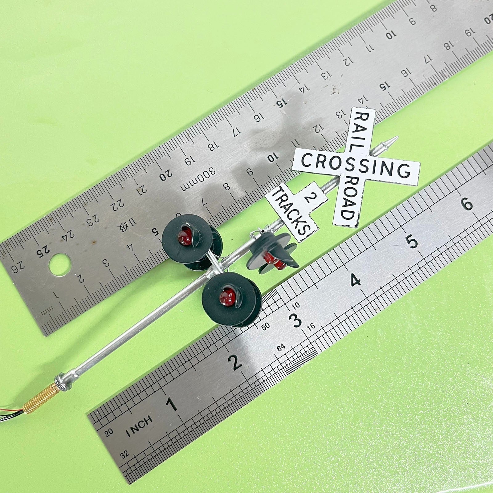 2 x O scale model railroad grade crossing signal with assistant lights #CWS48