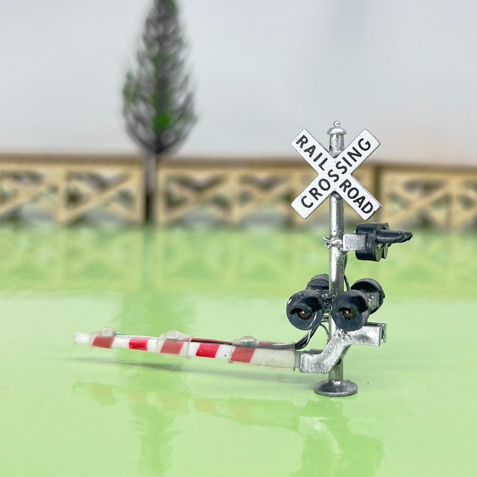 1 x N scale model cantilever grade crossing signal gate barrier light #NC04LA