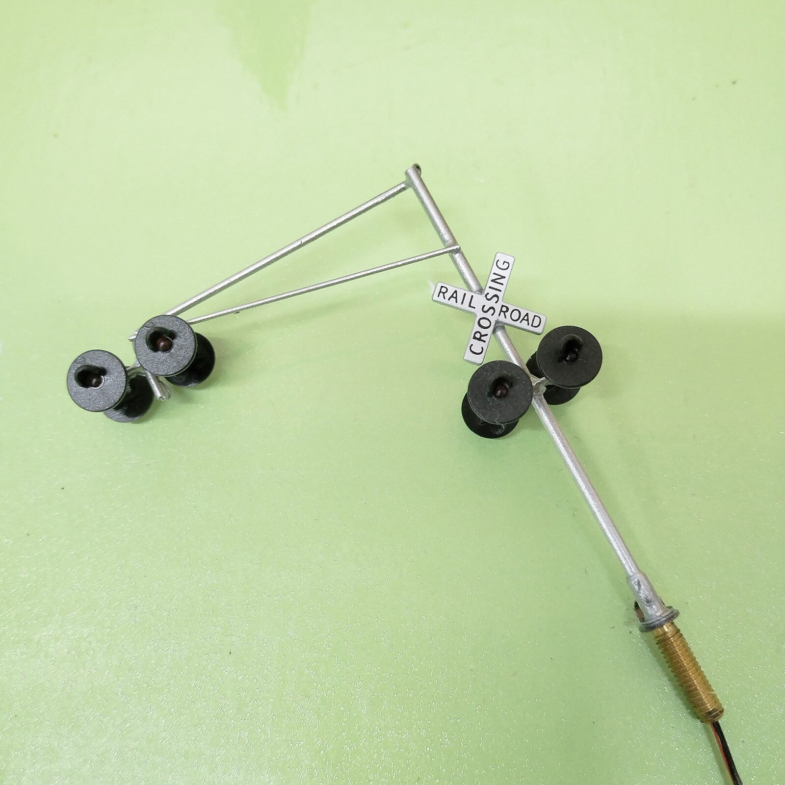 1 x HO scale model railroad cantilever grade crossing signal #C06