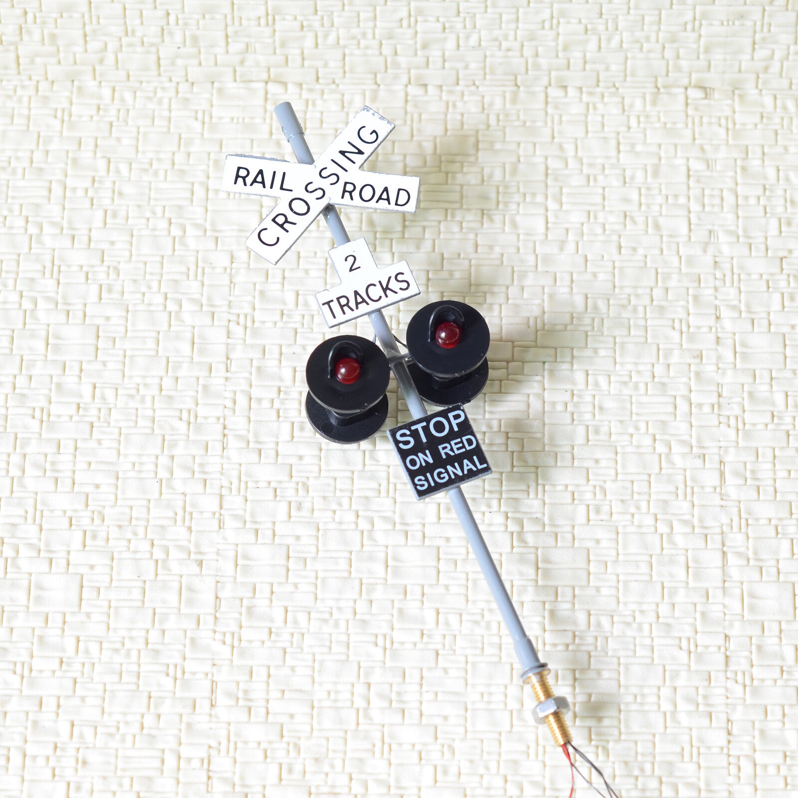 2 x O scale railroad crossing signals 4 heads + 1 circuit board flasher #2GR4X
