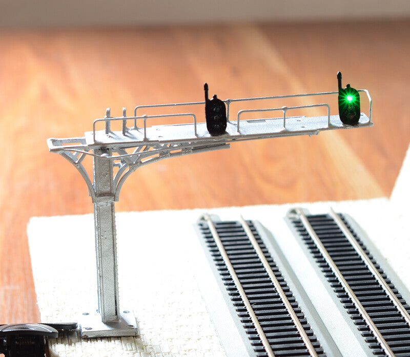 1 x HO /OO silver cantilever signal bridge LED 3 aspects double Track right side
