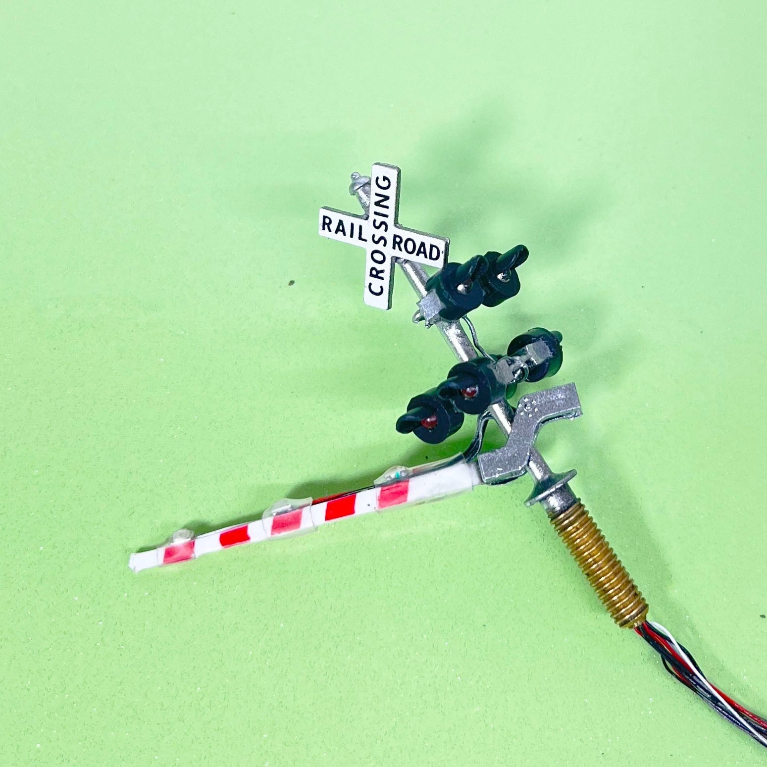 1 x N scale model cantilever grade crossing signal gate barrier light #NC04LA