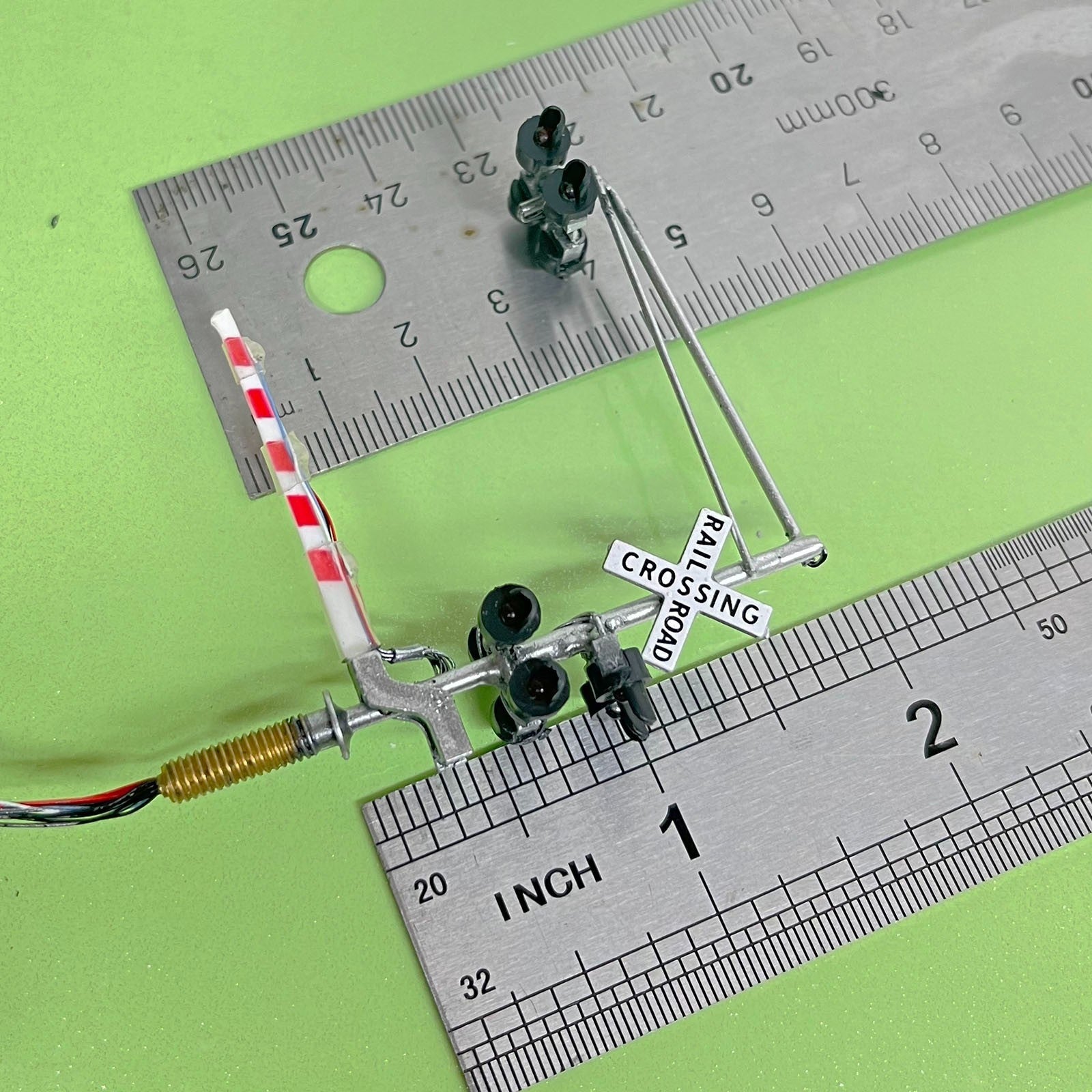 1 x N scale model cantilever grade crossing signal gate barrier light #NC06LA