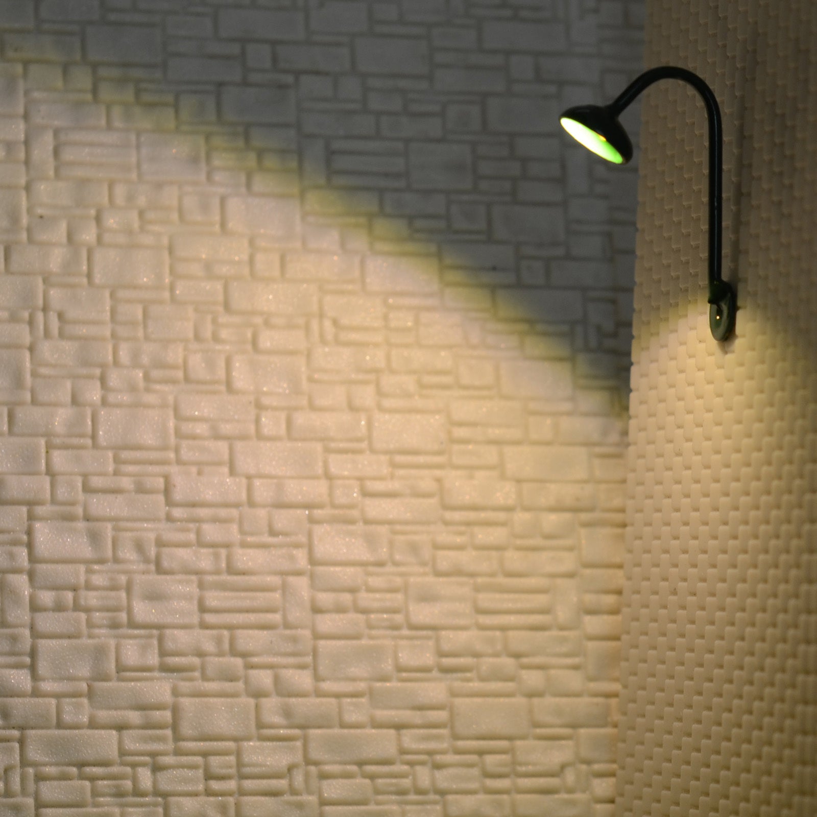 5 x OO / HO scale LED street bracket lights Model building wall lamp post #R49BG