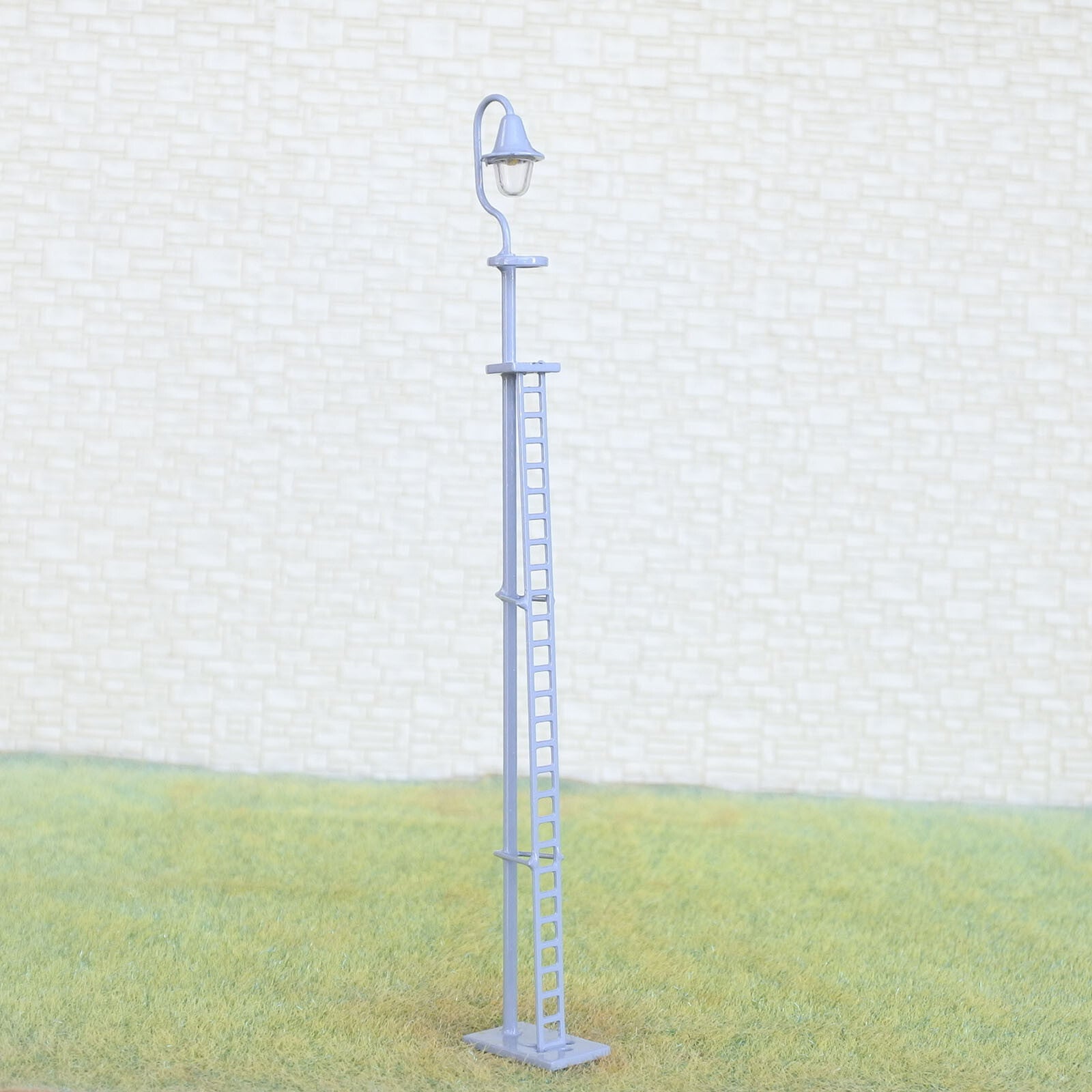 4 x HO scale LED yard light model train railroad street station lamp post #YL42G