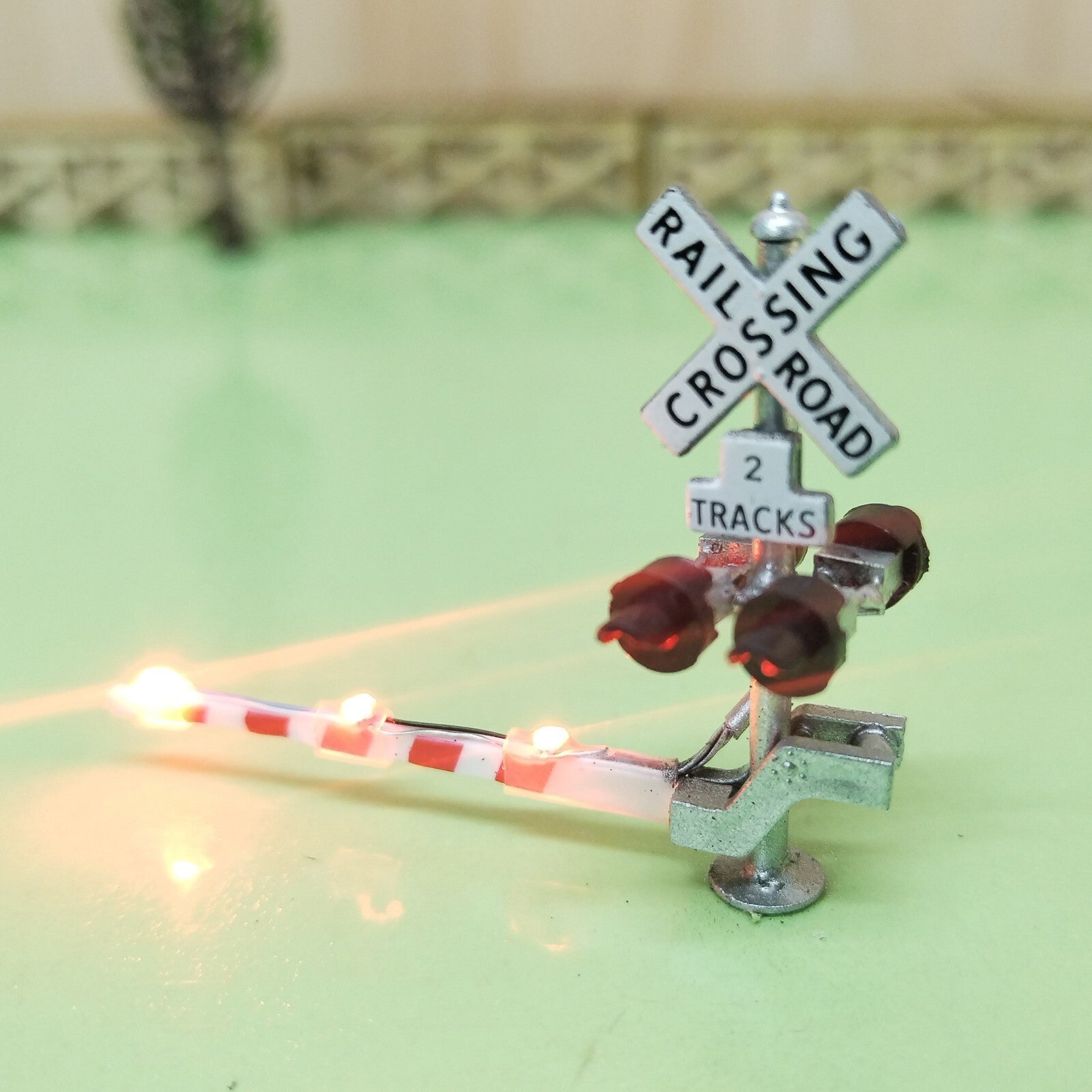 2 x N scale model grade crossing signal gate stop lever with lights on gate #NLG