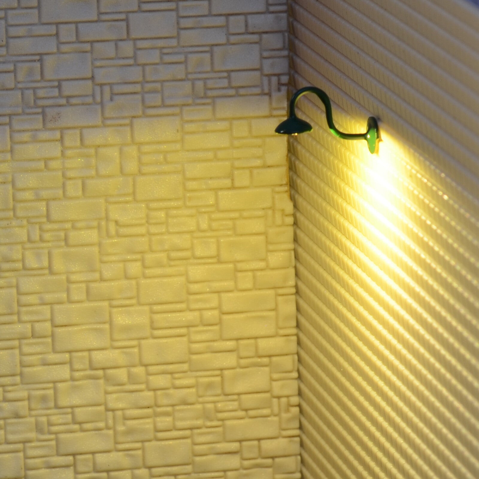 5 x OO / HO scale street light Model wall Lamp posts LED building Lamps #R46BG
