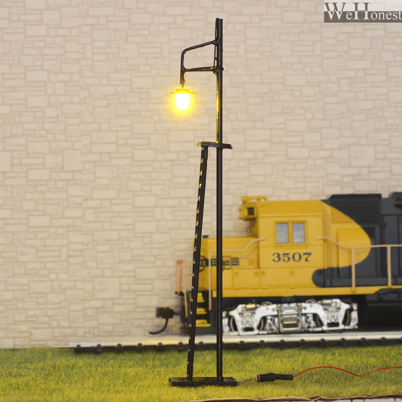 4 pcs HO / OO scale warm white LED made Yard Lights Lampposts #R42-11