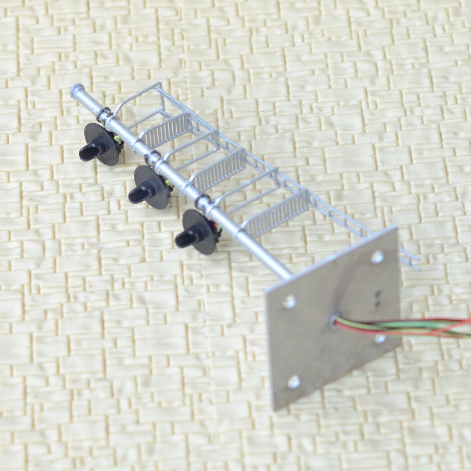 1 x HO scale model railroad 3-colors searchlight signal metal block 3 heads #N13