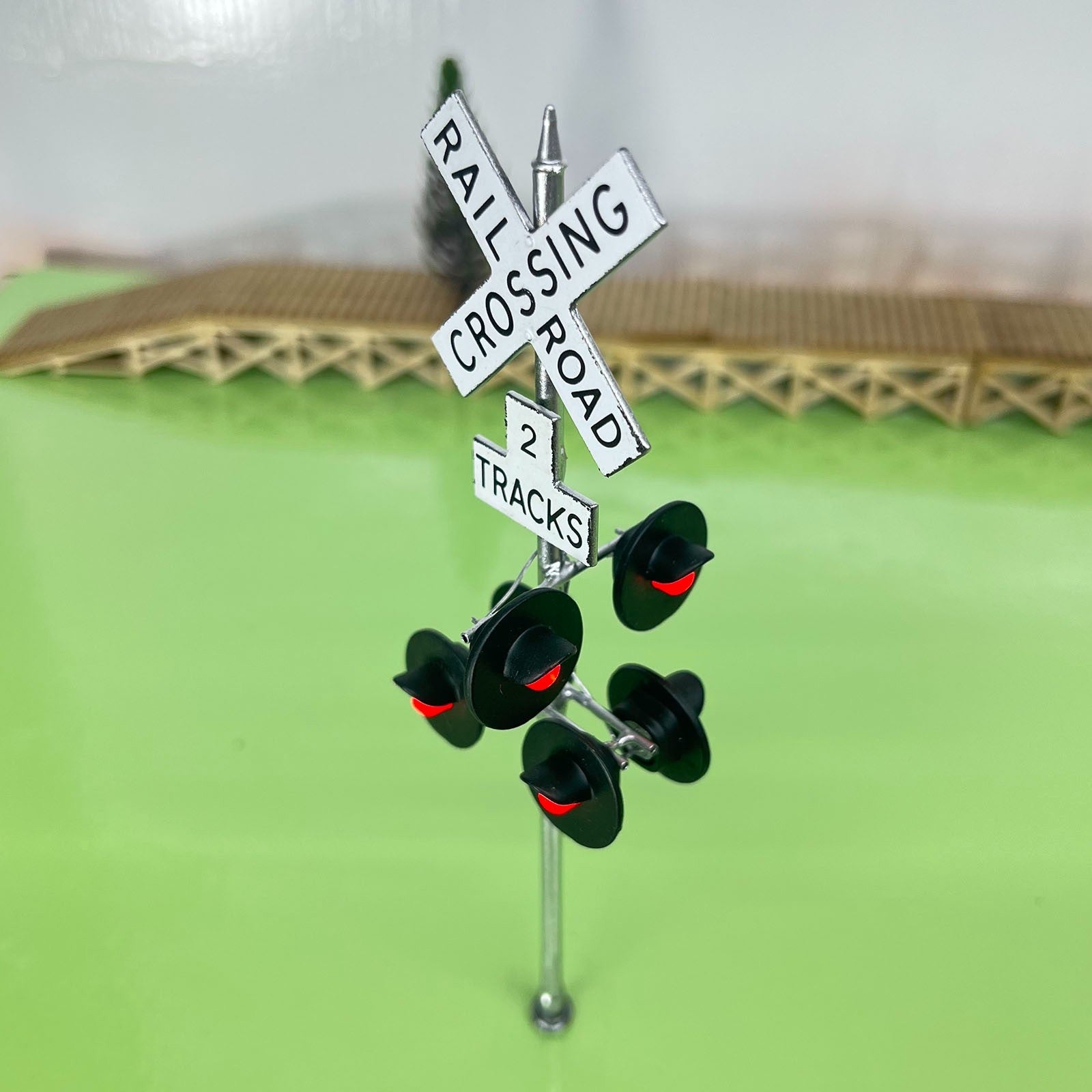 2 x O scale model railroad grade crossing signal with assistant lights #CWS48