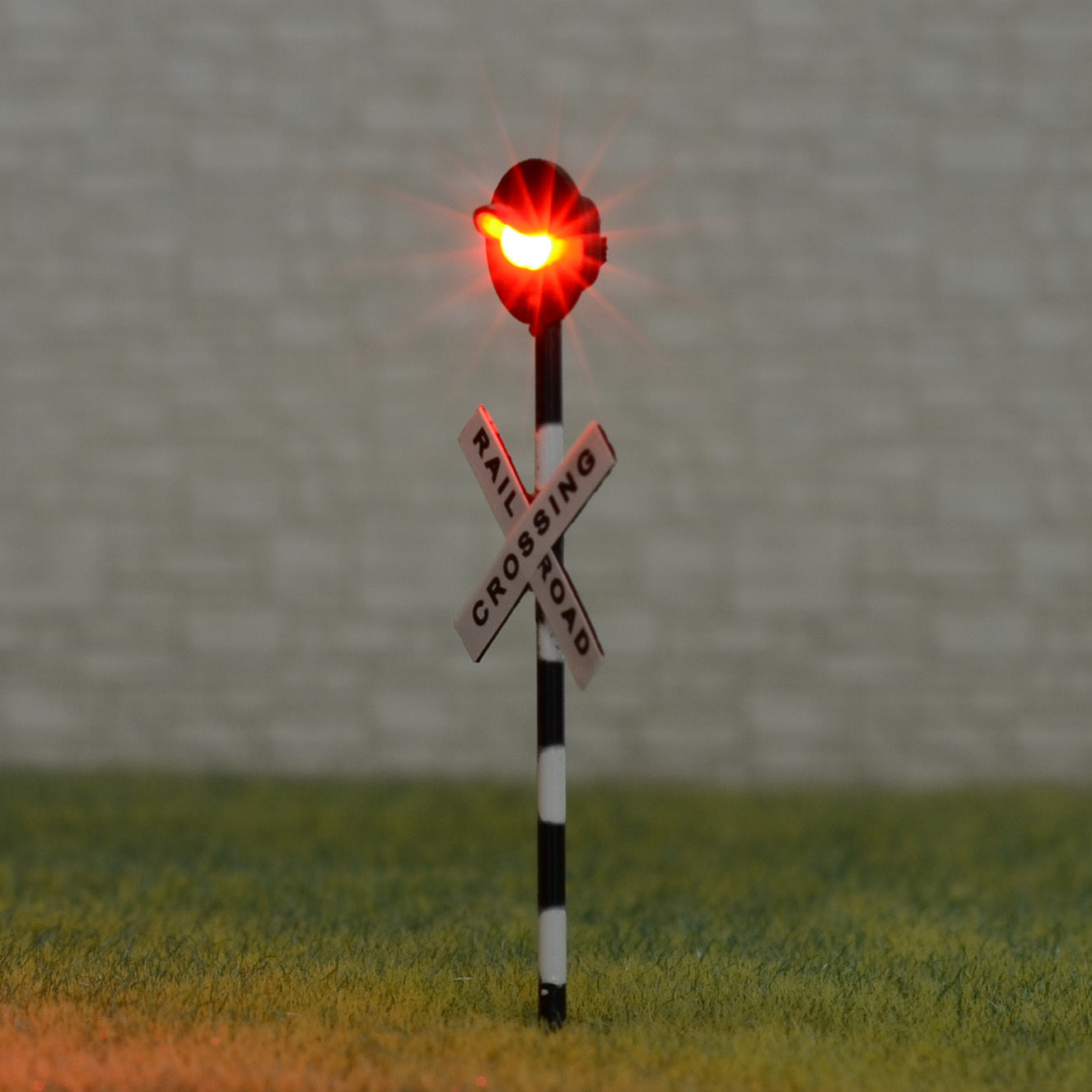 2 x HO Scale Railroad crossing signal light one target with flashing red led 