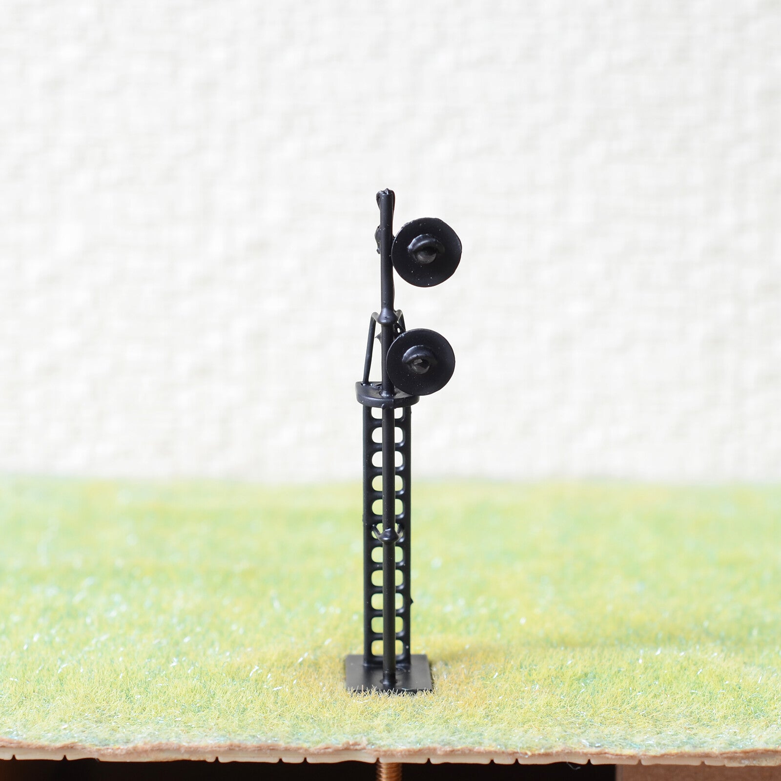1 x HO scale searchlight block signal model train 2 color LED Red/Green #B2+2