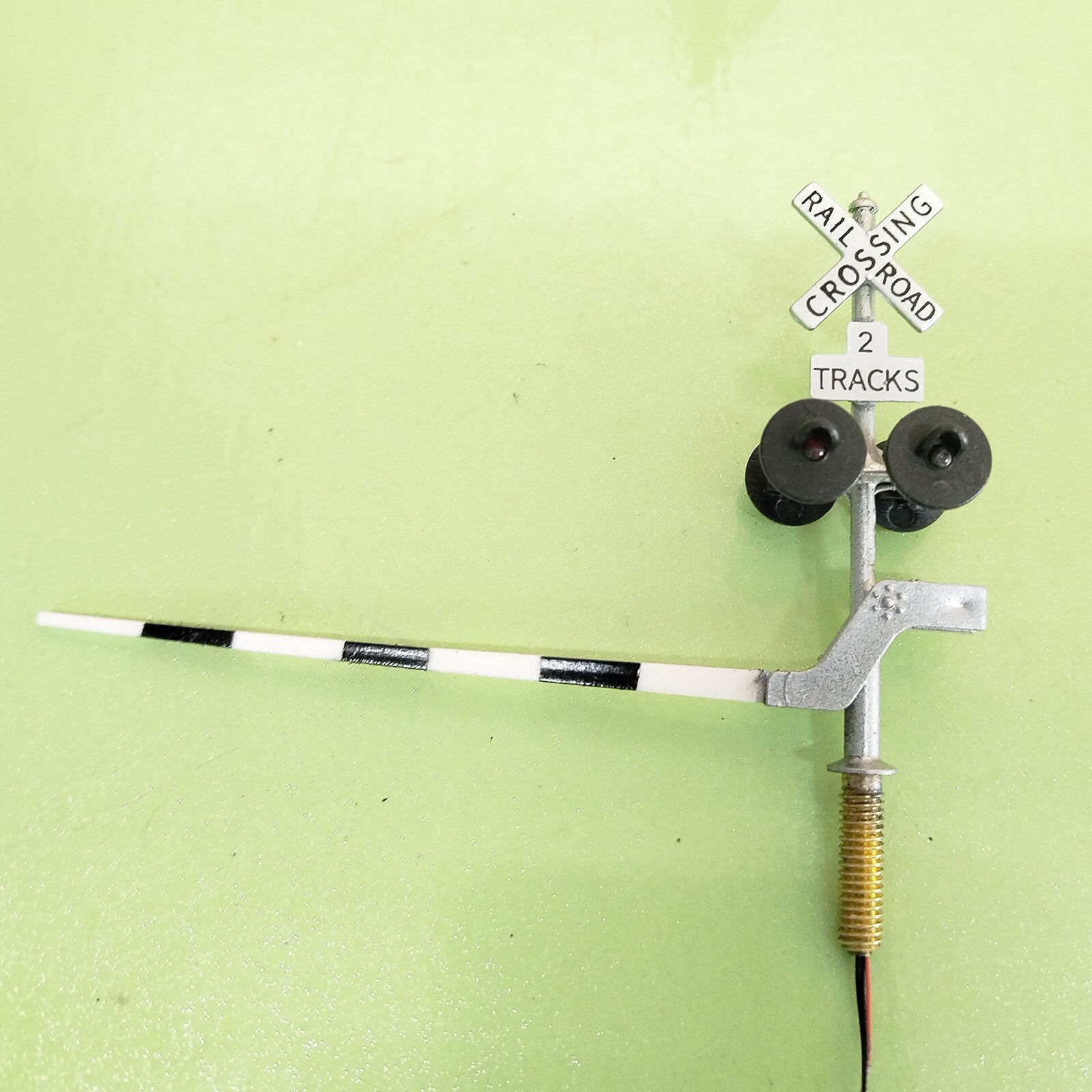 2 x HO scale railroad grade crossing signal black arm gate stop lever #S42RB
