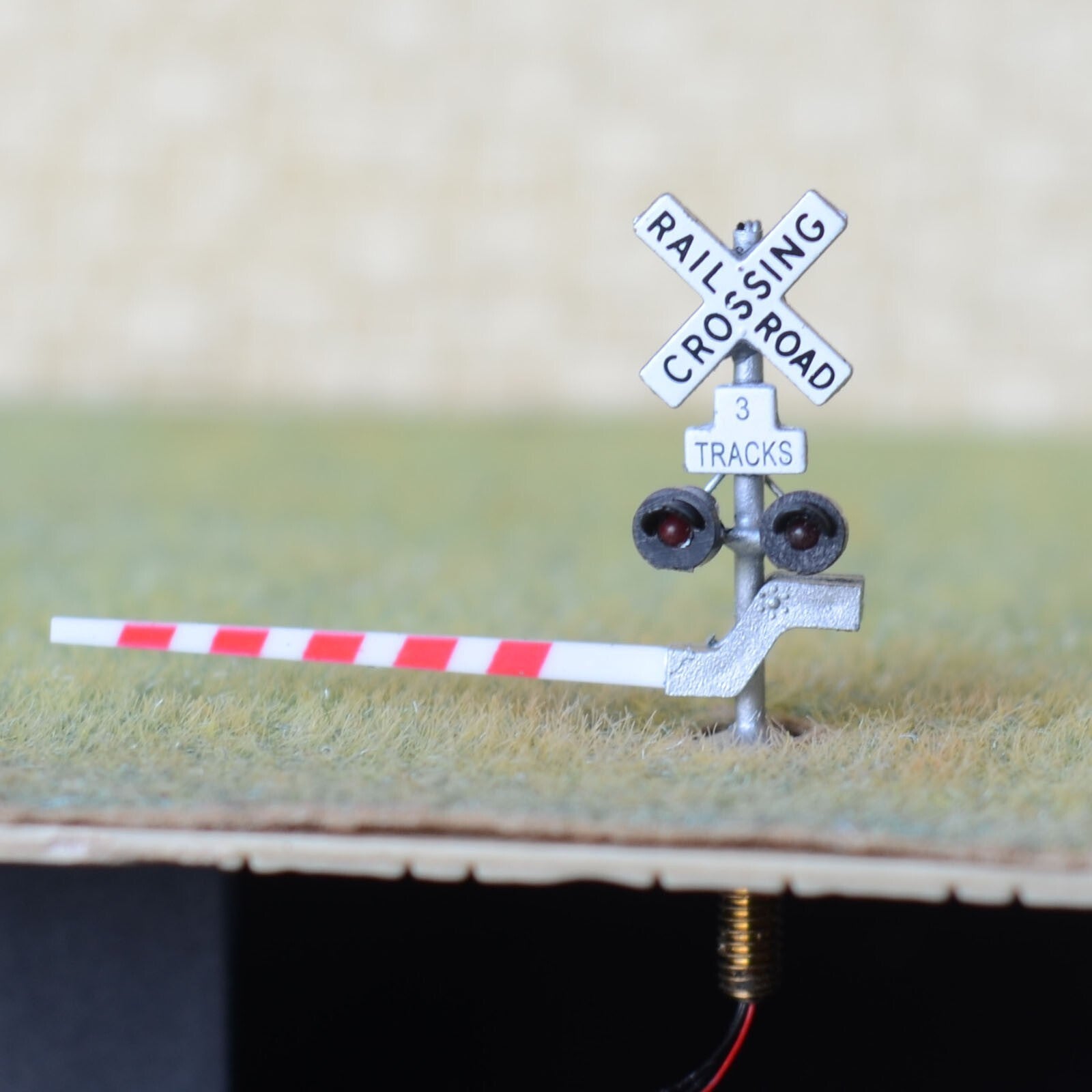 2 x N scale model grade crossing signal gate stop lever 3 track + flasher #NS23G
