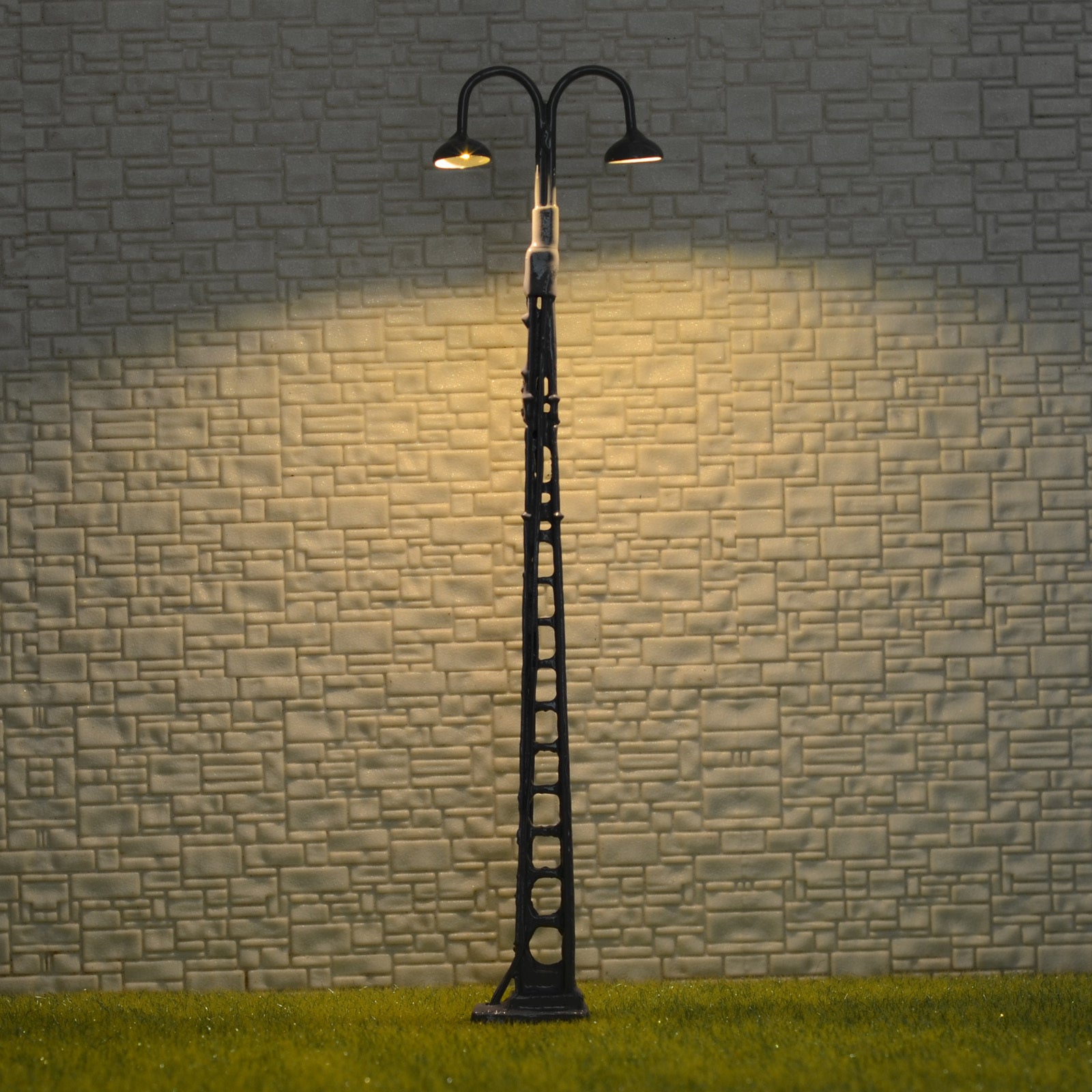 2 x OO / HO Scale Led mast tower light Model Railroad street Lamp post #TL4GR
