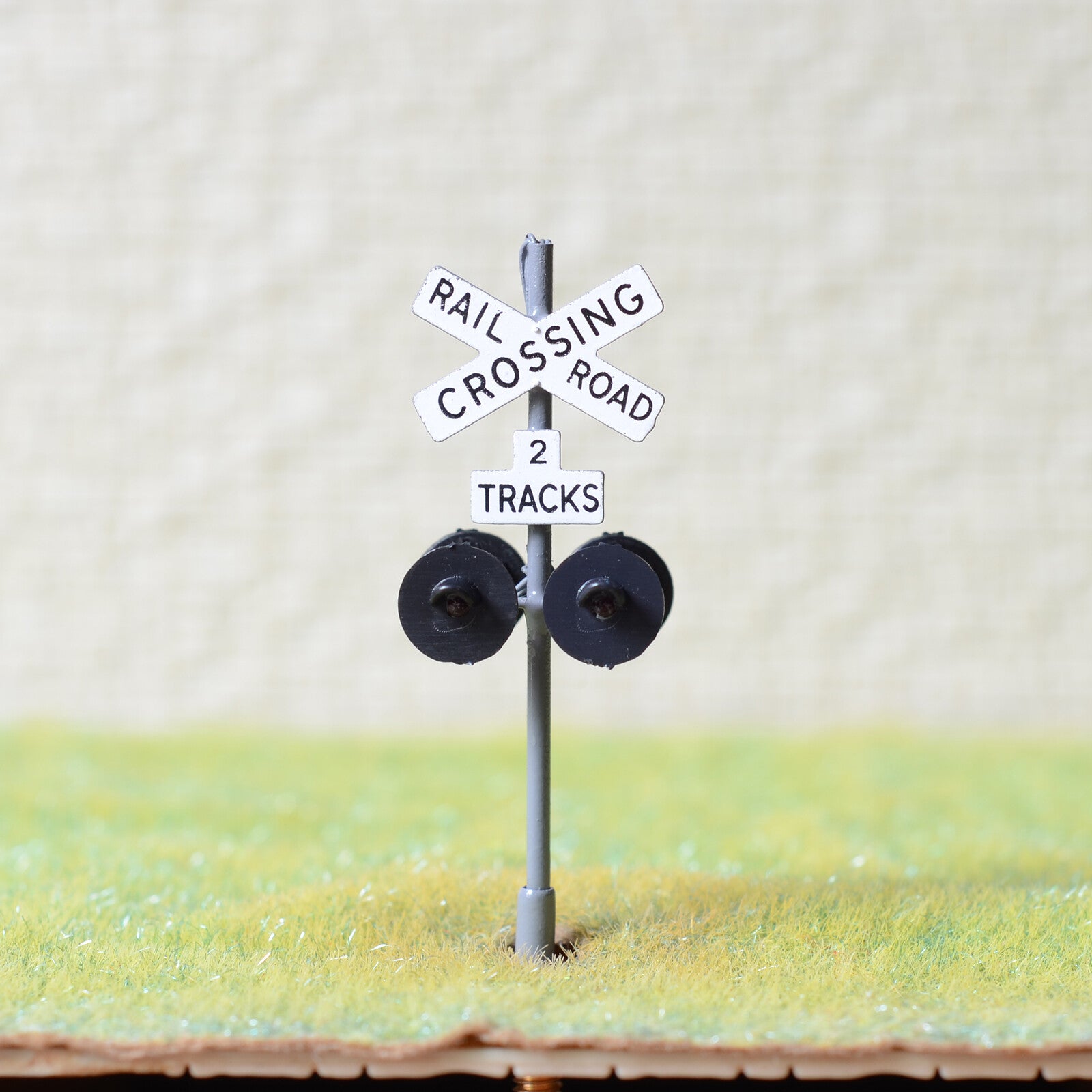 2 x HO scale railroad grade crossing signals 2 track LED gray + flasher board #X
