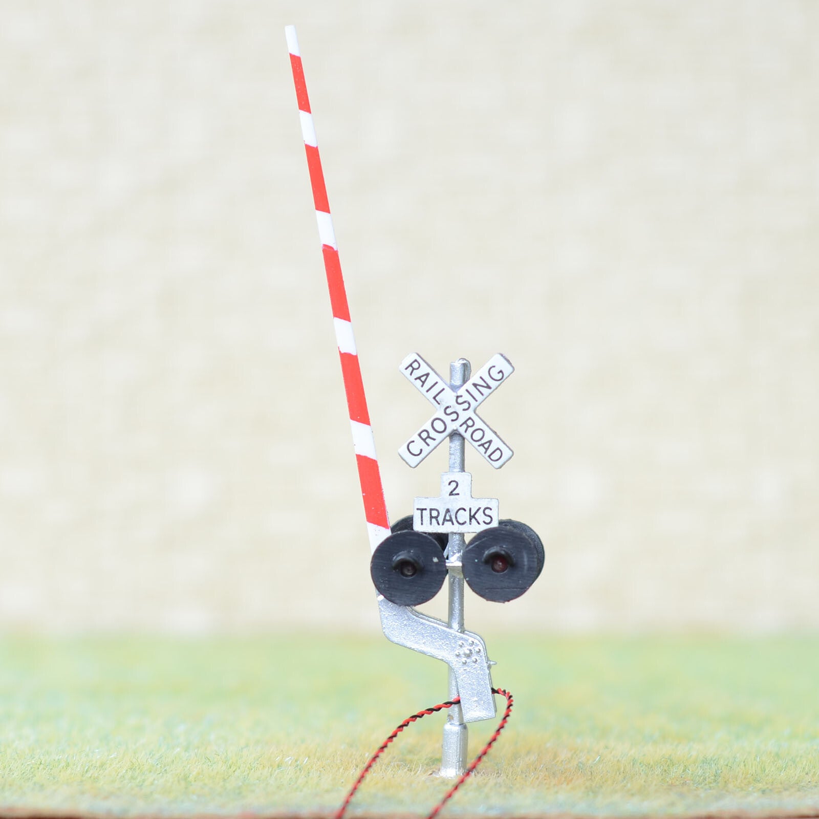 2 x HO scale model railroad crossing signal with stop lever flasher 2 track #S4G