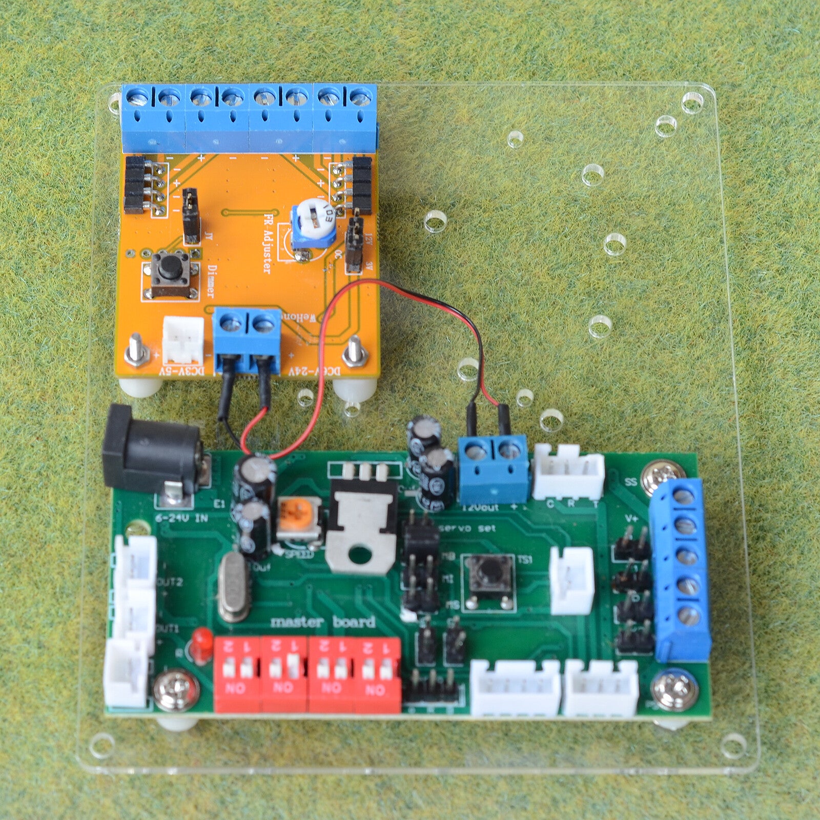 1 set N crossing signals + automatic IR sensors controller by train detector