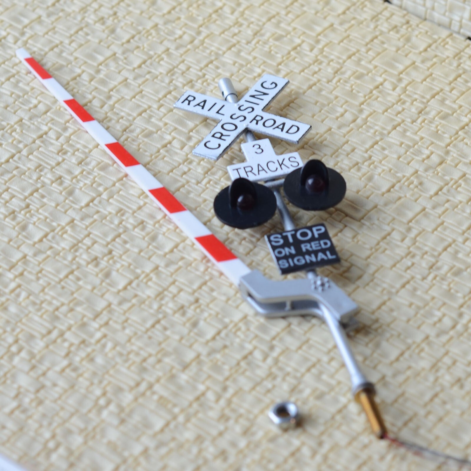 2 x O scale railroad crossing gate signal stop lever 3 tracks + flasher  #48S23G