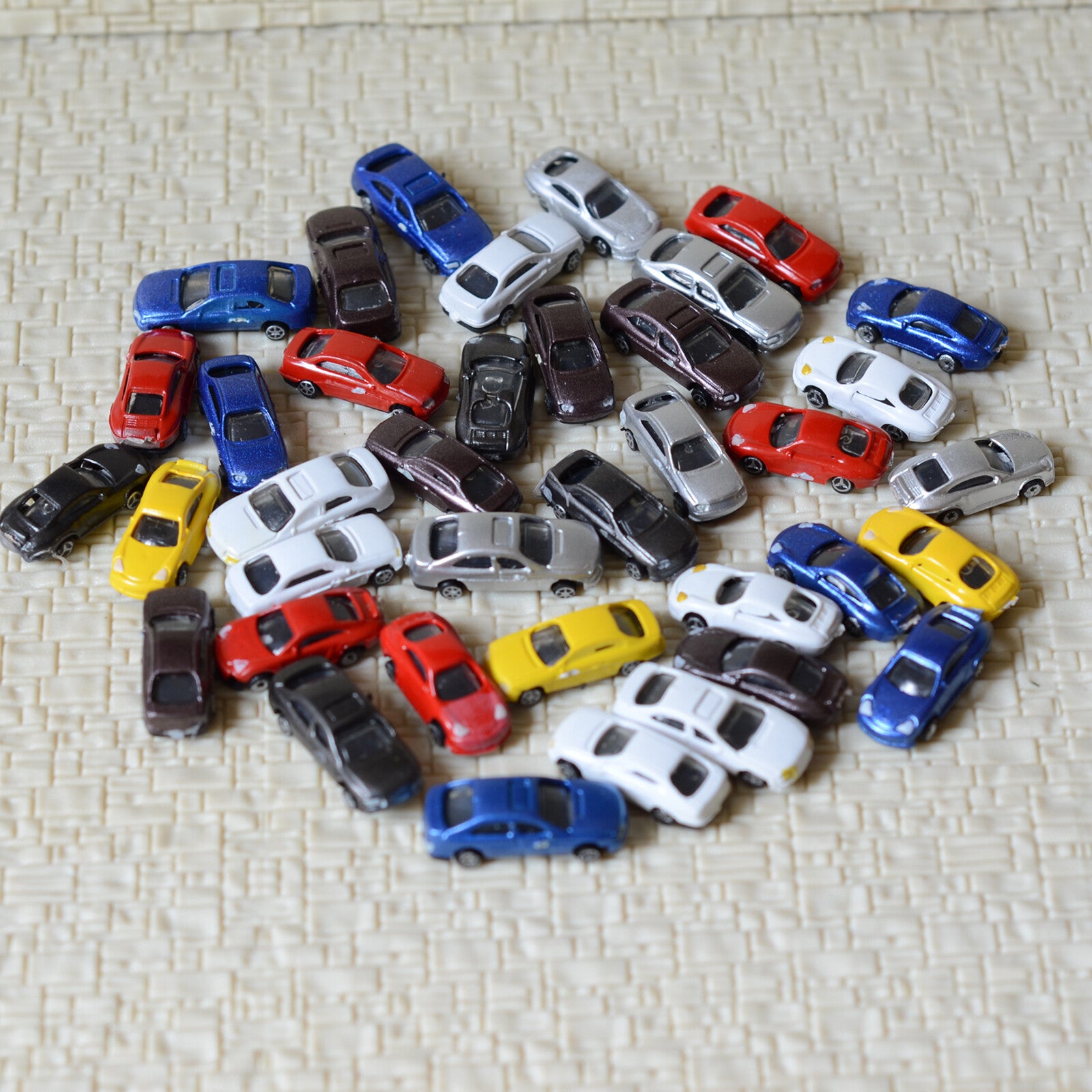 500 pcs Z Scale 1/220th Normally painted Model Cars #C