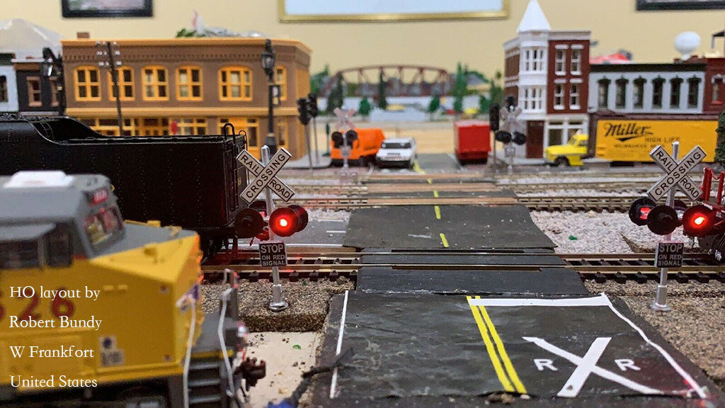 4 x HO scale railroad crossing signals parts crossing bulk + signs #1