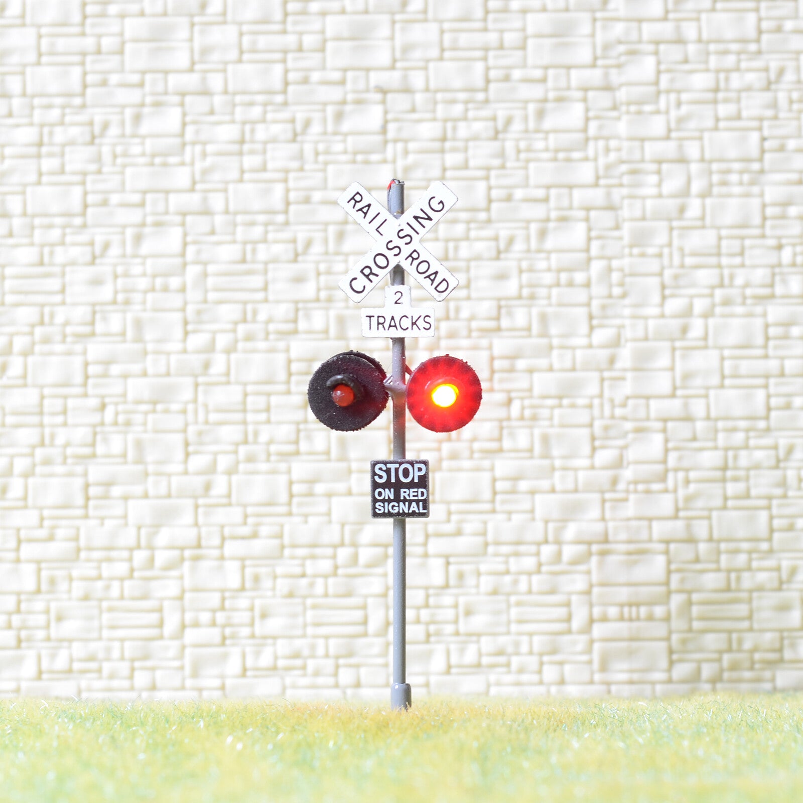 1 x OO / HO scale railroad crossing signal 4 LEDs + circuit board flasher #2GR4