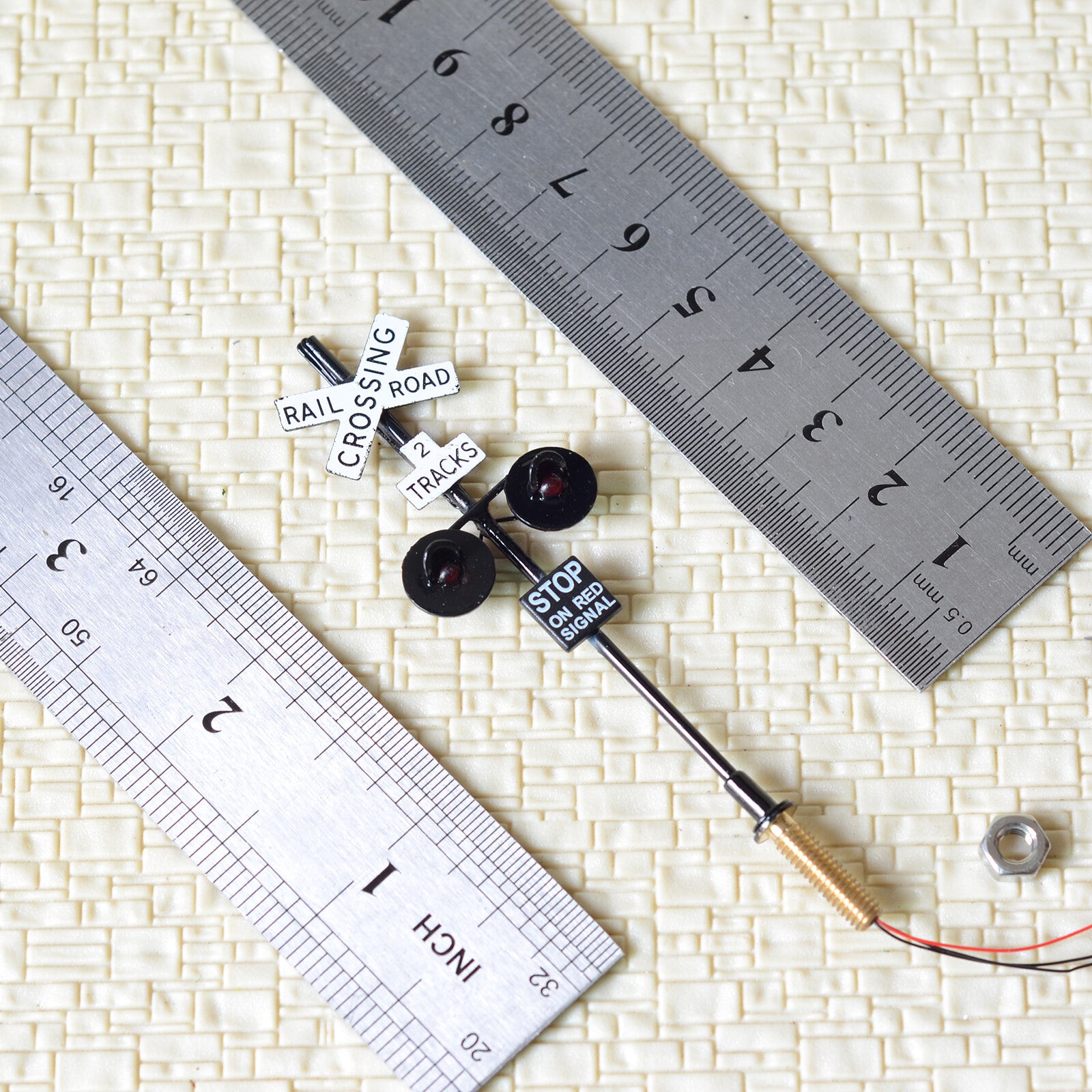 1 x OO Scale 2 tracks railroad crossing signal LED made 2 target faces black #X 