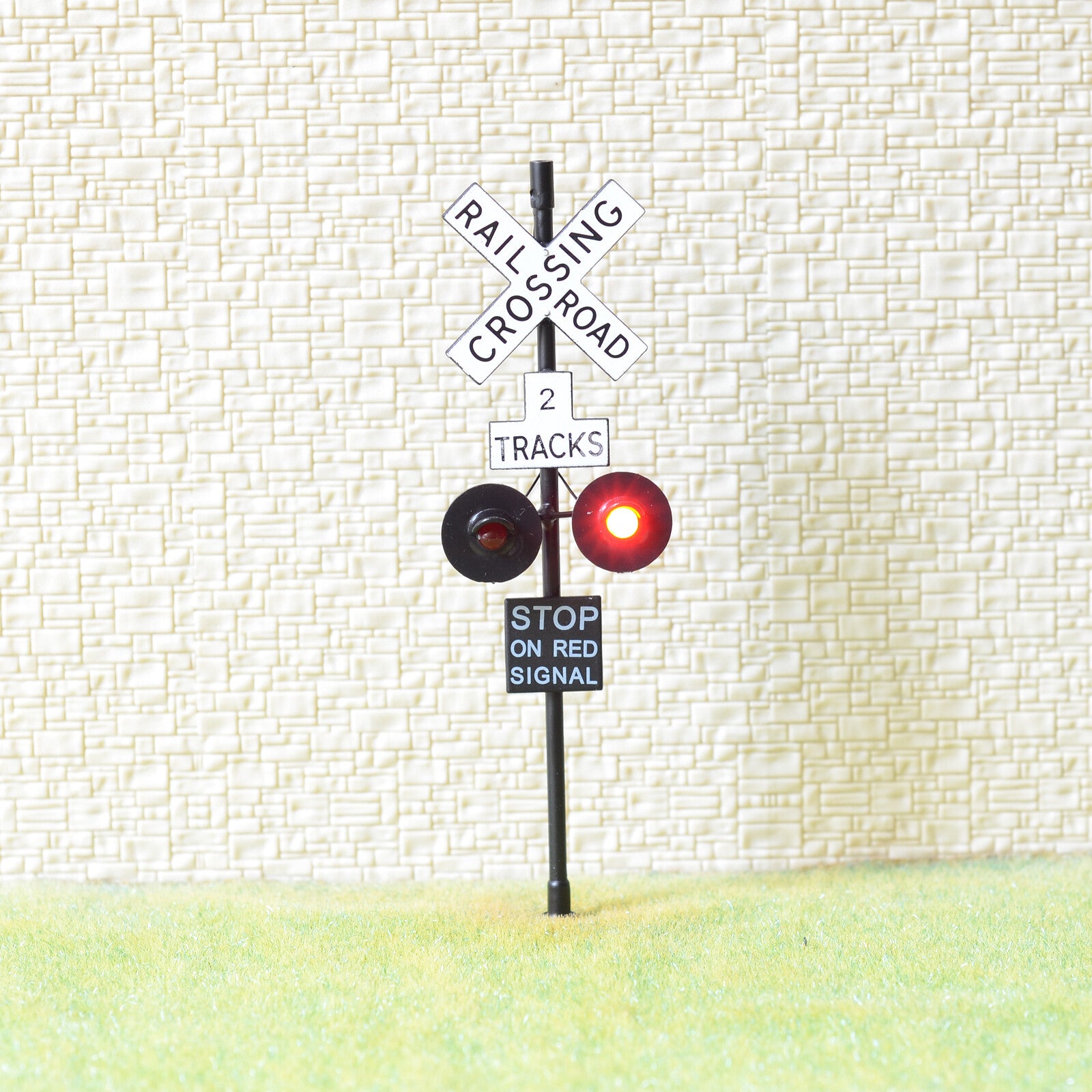 1 x O scale railroad crossing signals LED made 2 target faces 2 tracks black 