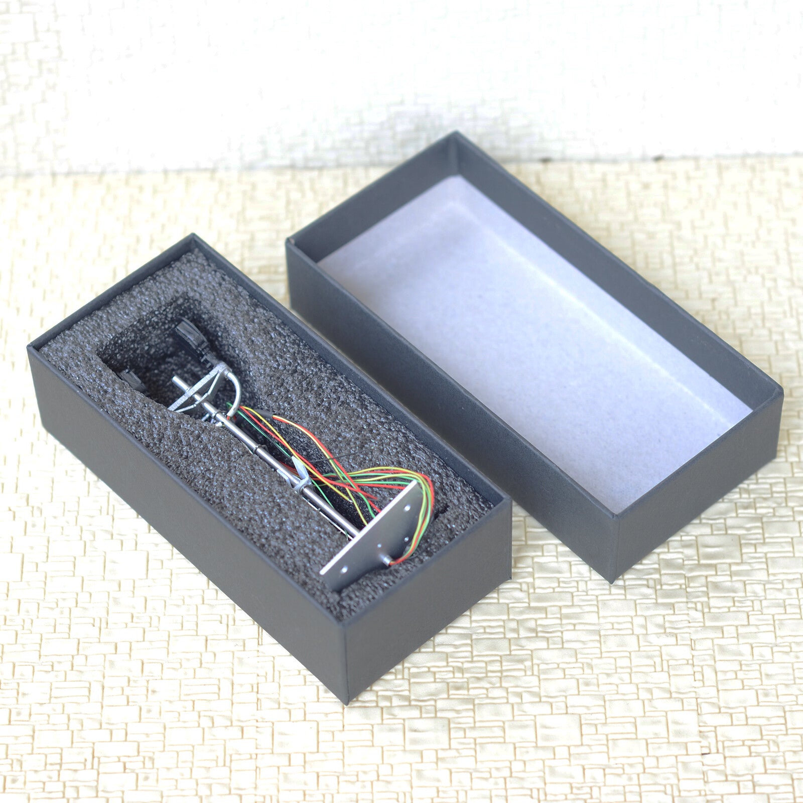 1 x HO scale 3 colors block signal with foot pedal full sunshield /w stand #P3s