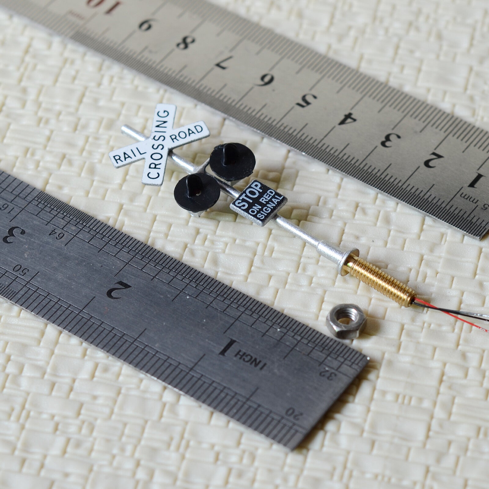 2 x HO Scale railroad grade crossing LED signals + 1 circuit board flasher #SL2X