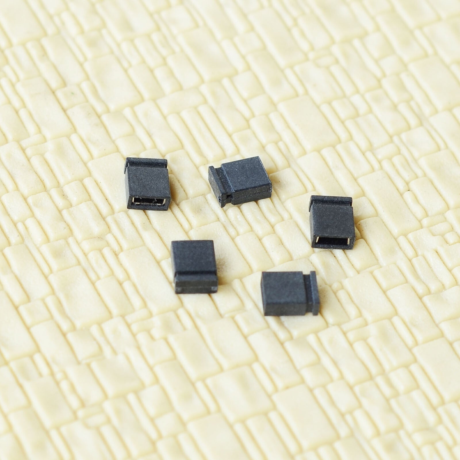 5 x mini 2.54mm jumpers for circuit board