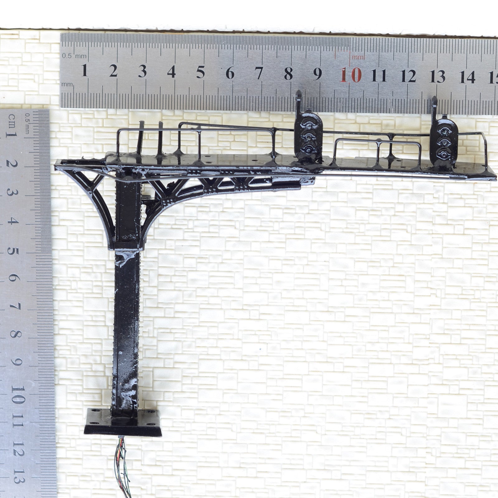 1 x HO / OO black cantilever signal bridge LED 3 aspects double Tracks left side