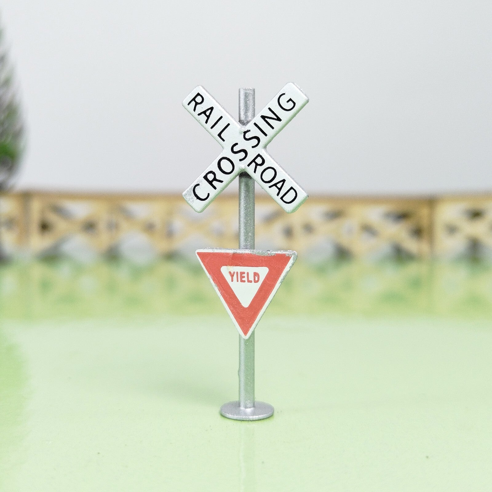 2 x HO scale railroad warning sign yield crossing sign trackside traffic #YC