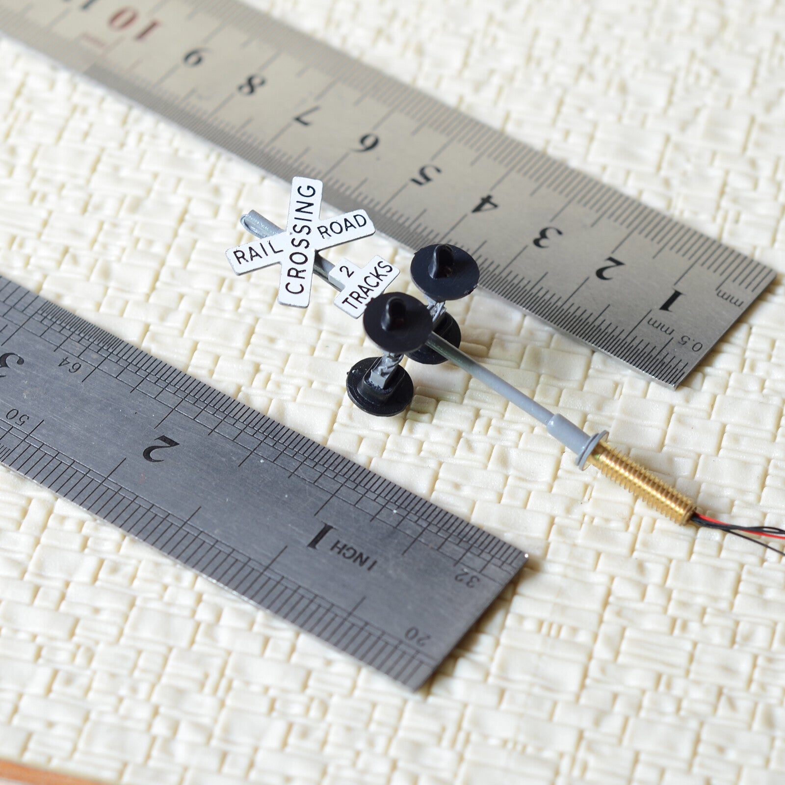 2 x HO scale railroad grade crossing signals 2 track LED gray + flasher board #X
