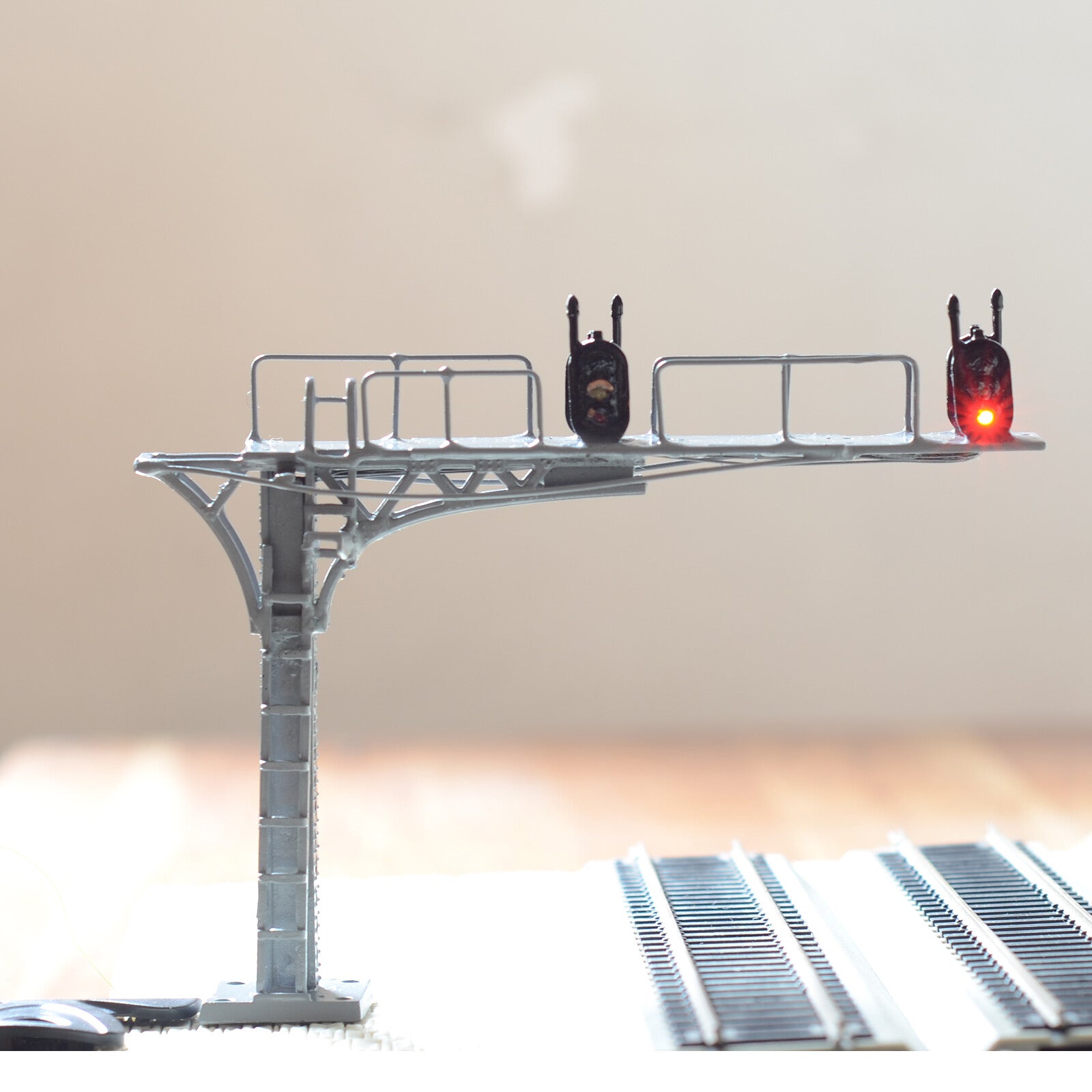 1 x HO /OO gray cantilever block signal bridge tower LED 2 Track 2 direction G22