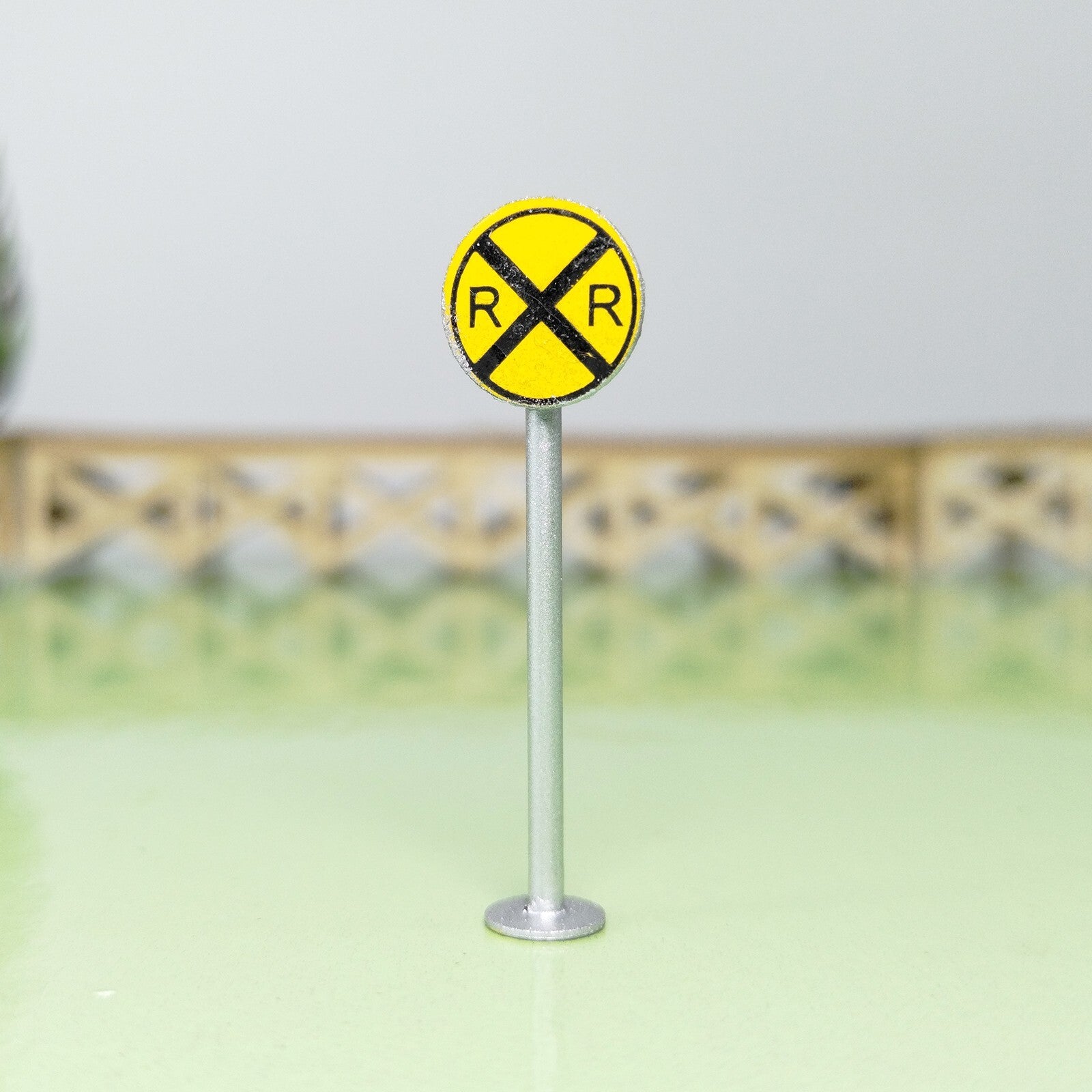 2 x HO scale railroad crossing warning sign RR sign trackside caution sign #RR