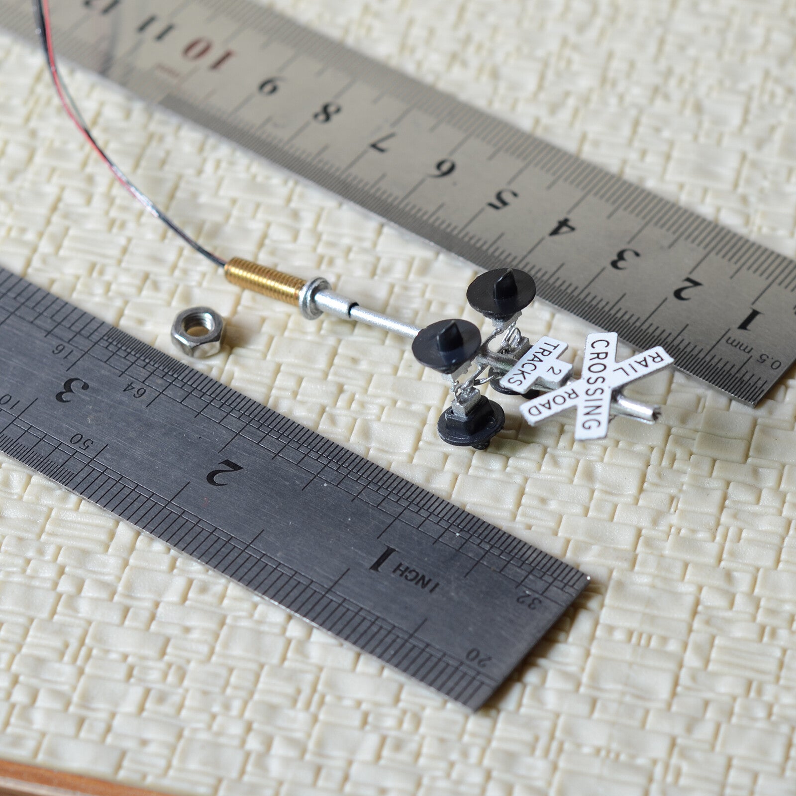 1 x HO scale railroad grade crossing signals 2 track LED made 4 target silver #X