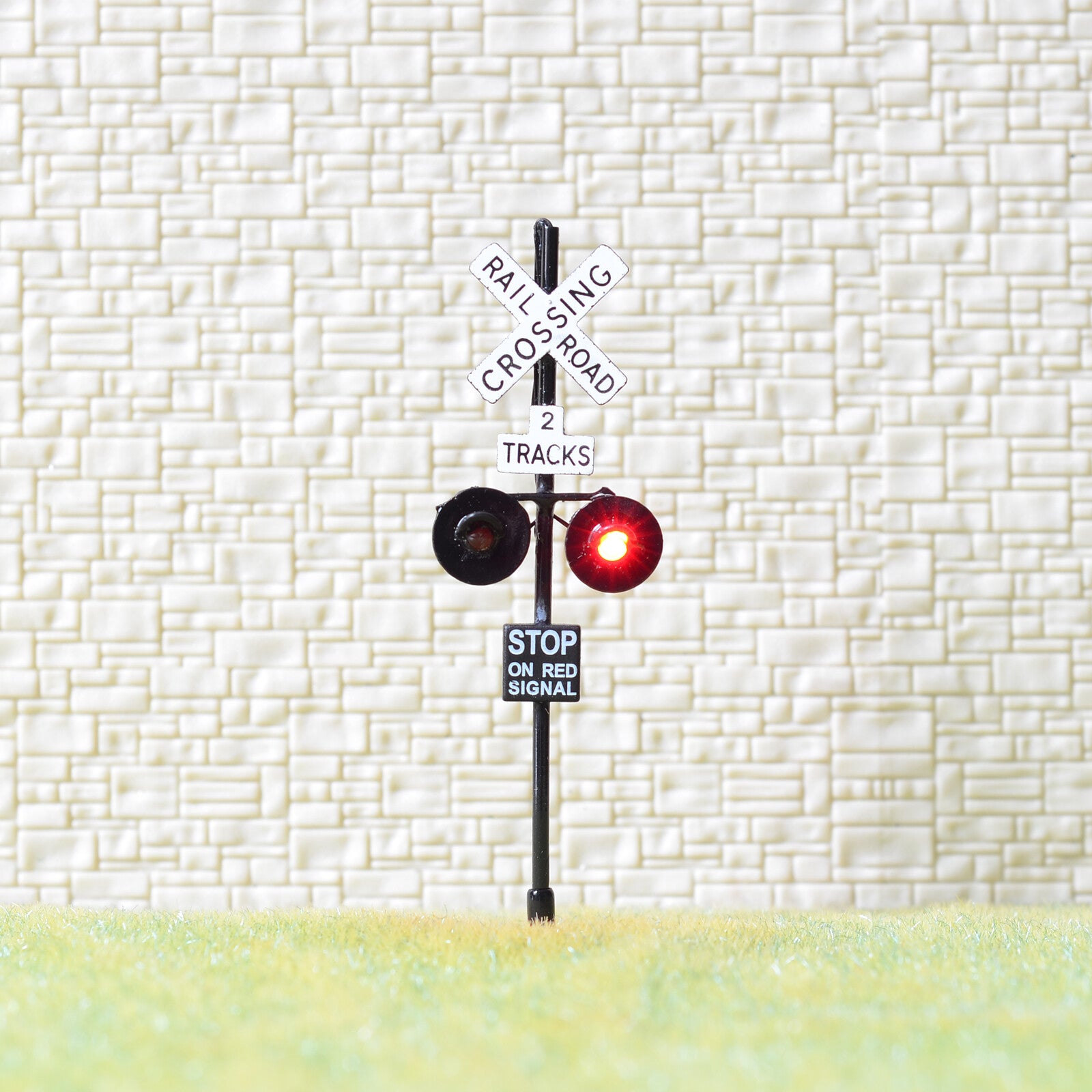 2 x OO scale railroad crossing signals 2 heads 2 TRACKS + Circuit board flasher