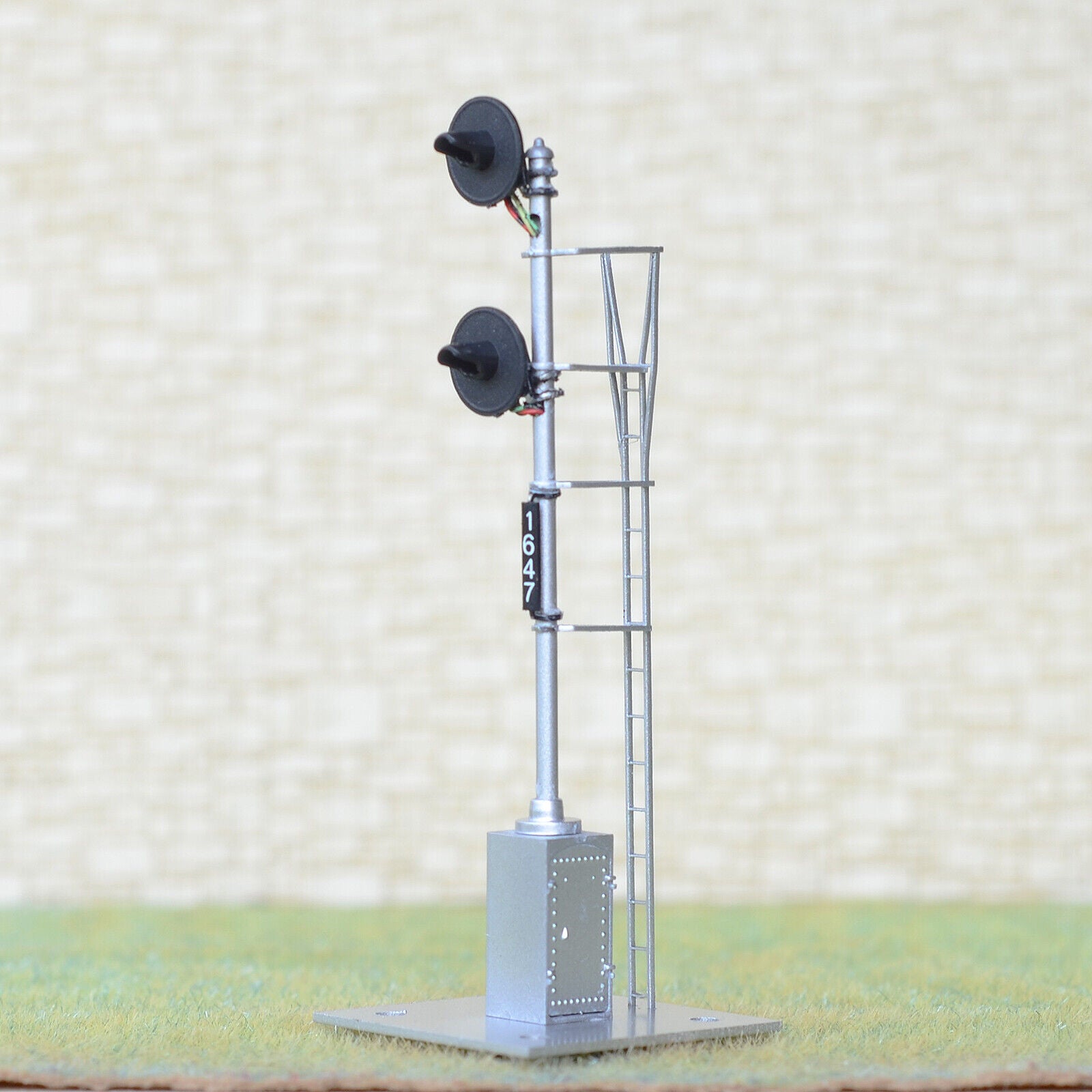 1 x HO scale model railroad 3-colors searchlight signal metal cabinet 2 head #26